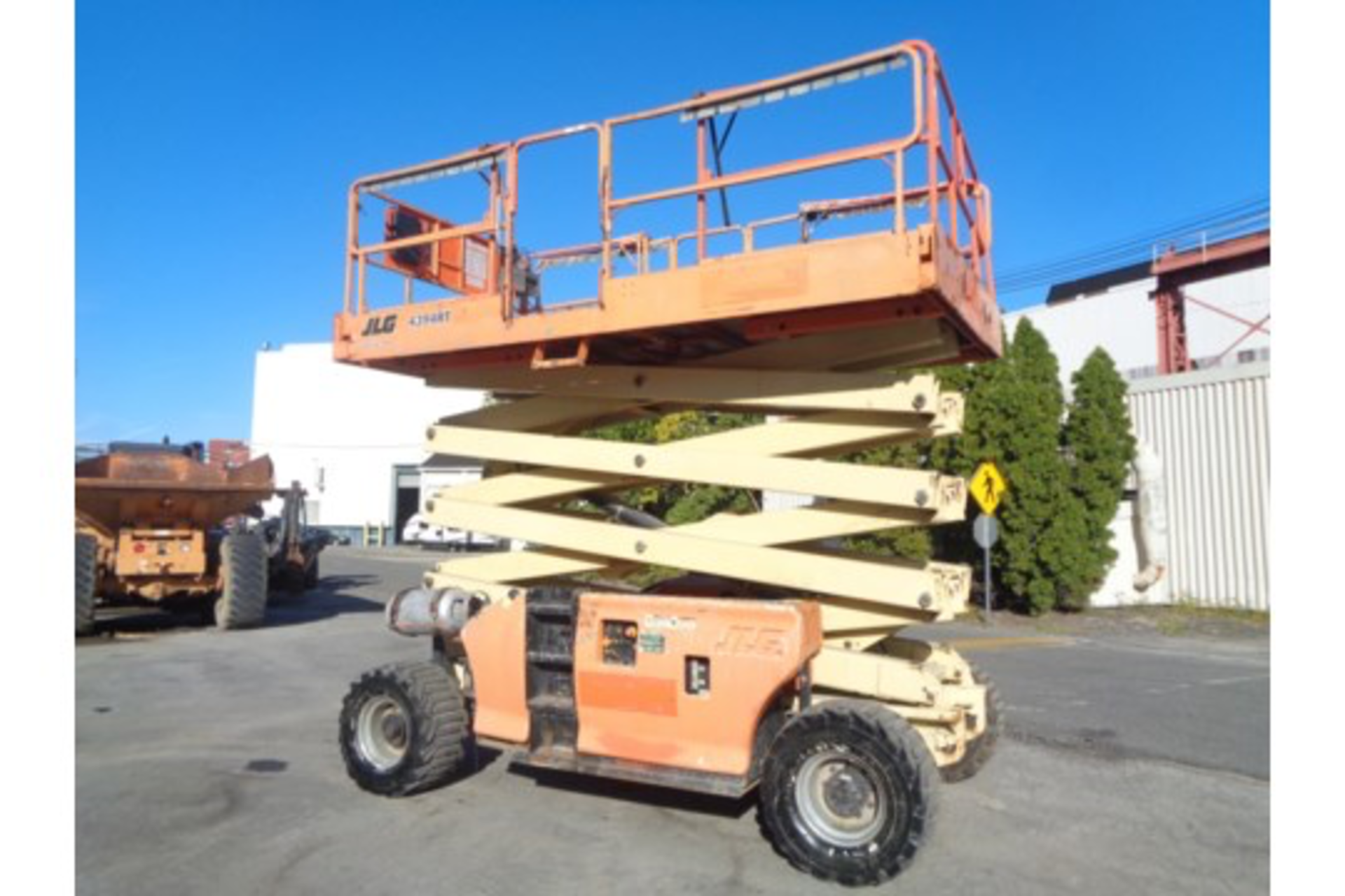 JLG 4394RT 43FT Rough Terrain 4x4 Scissor Lift - Image 11 of 19