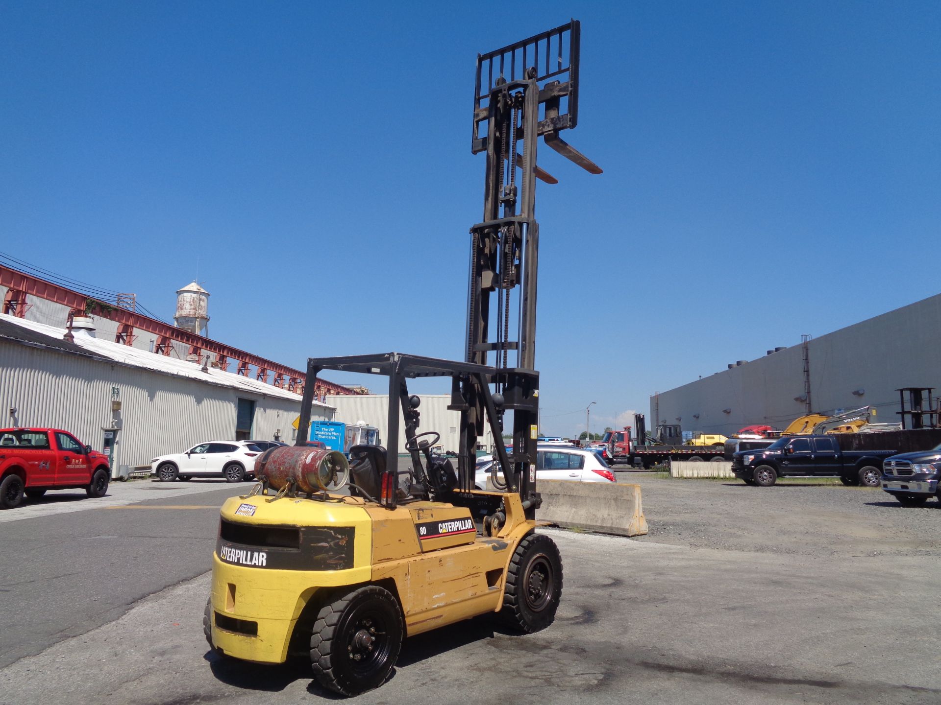 Caterpillar GP40 8,000lb Pneumatic Forklift - Image 11 of 16