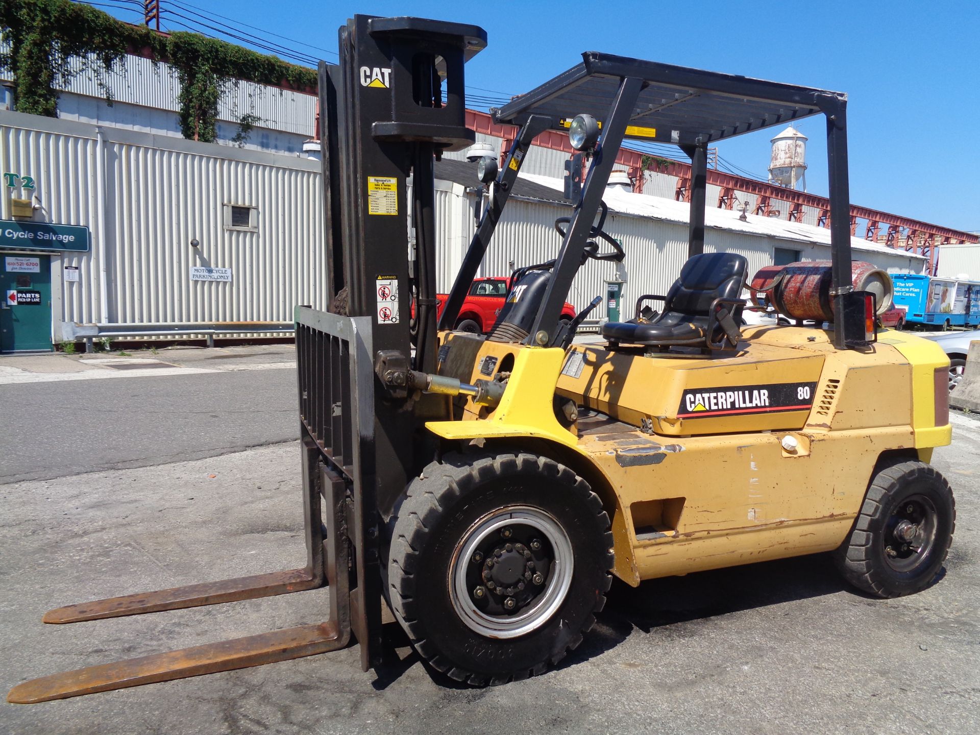 Caterpillar GP40 8,000lb Pneumatic Forklift - Image 3 of 16