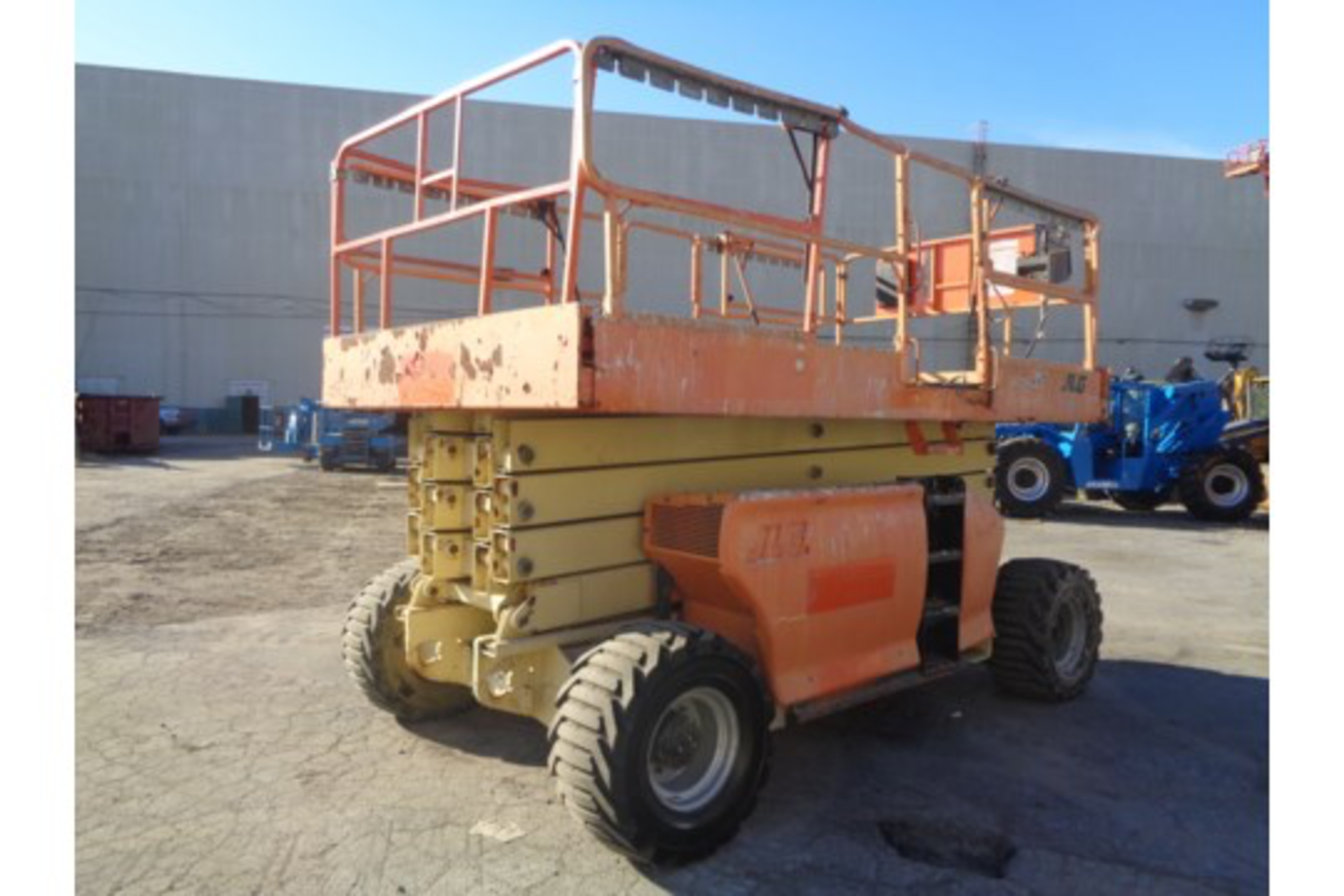 JLG 4394RT 43FT Rough Terrain 4x4 Scissor Lift - Image 8 of 19