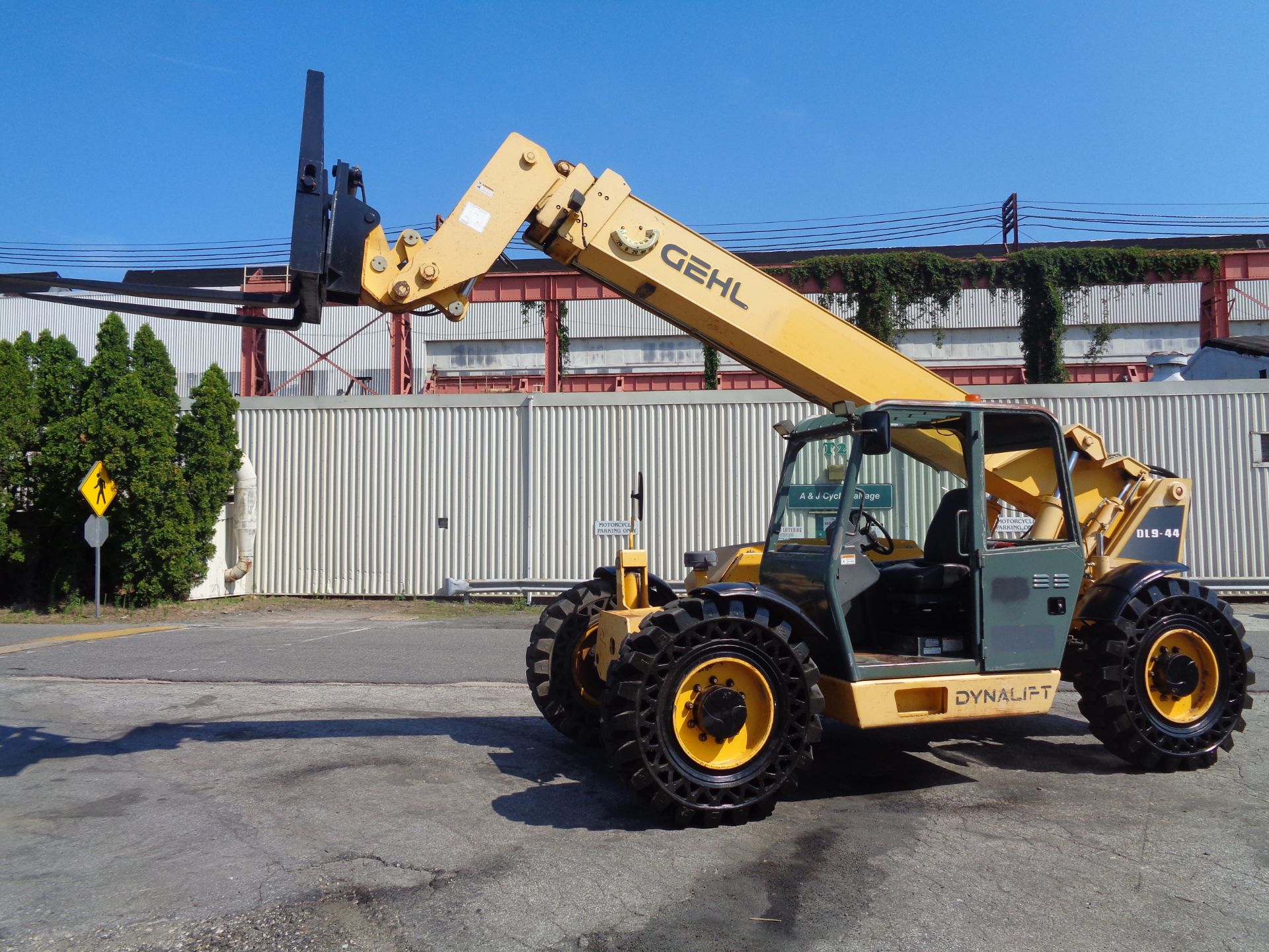 2012 Gehl DL944L 9,000lb Telescopic Forklift - Image 8 of 19