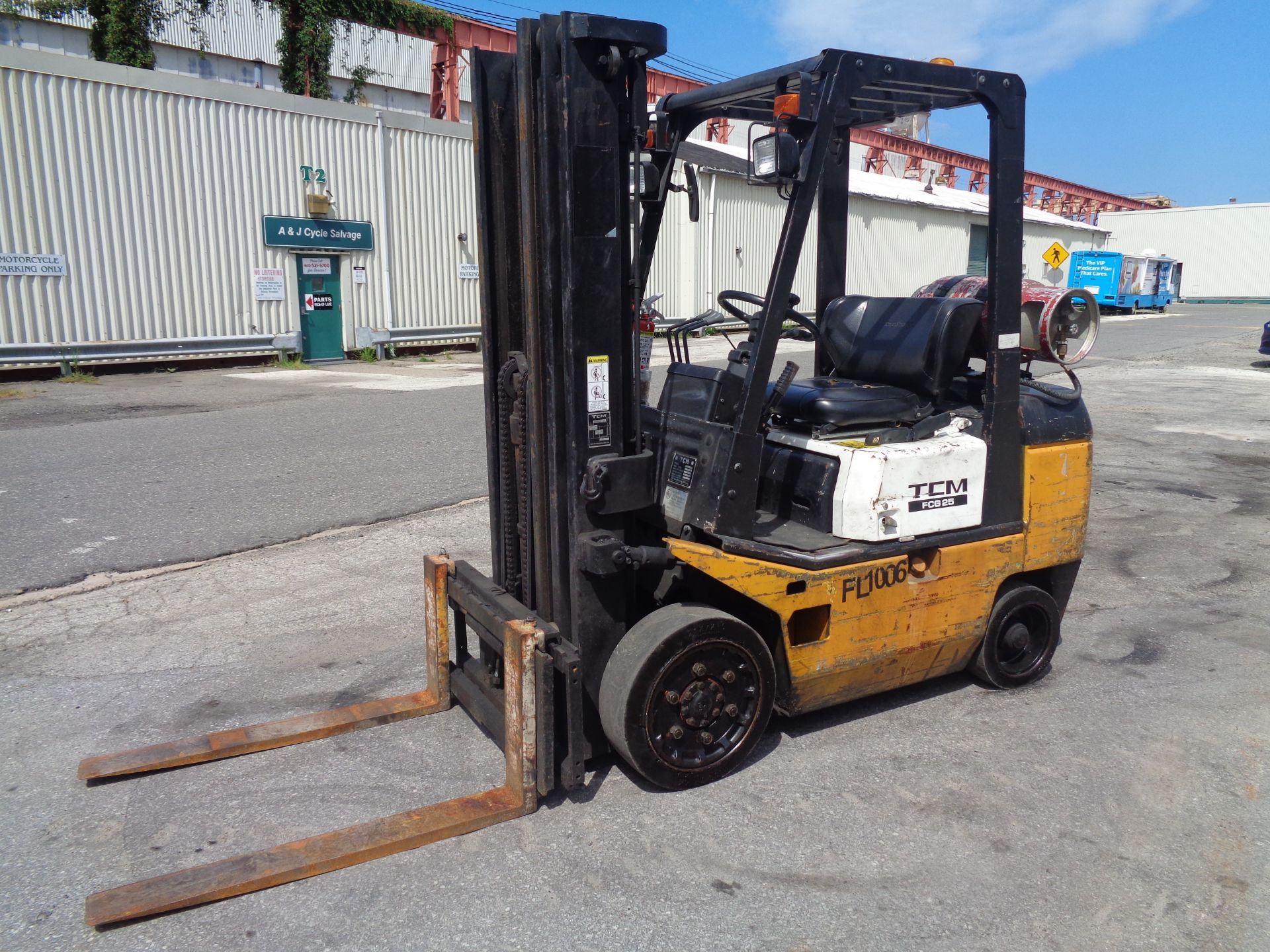 TCM FCG25 5,000lb Forklift - Image 9 of 15