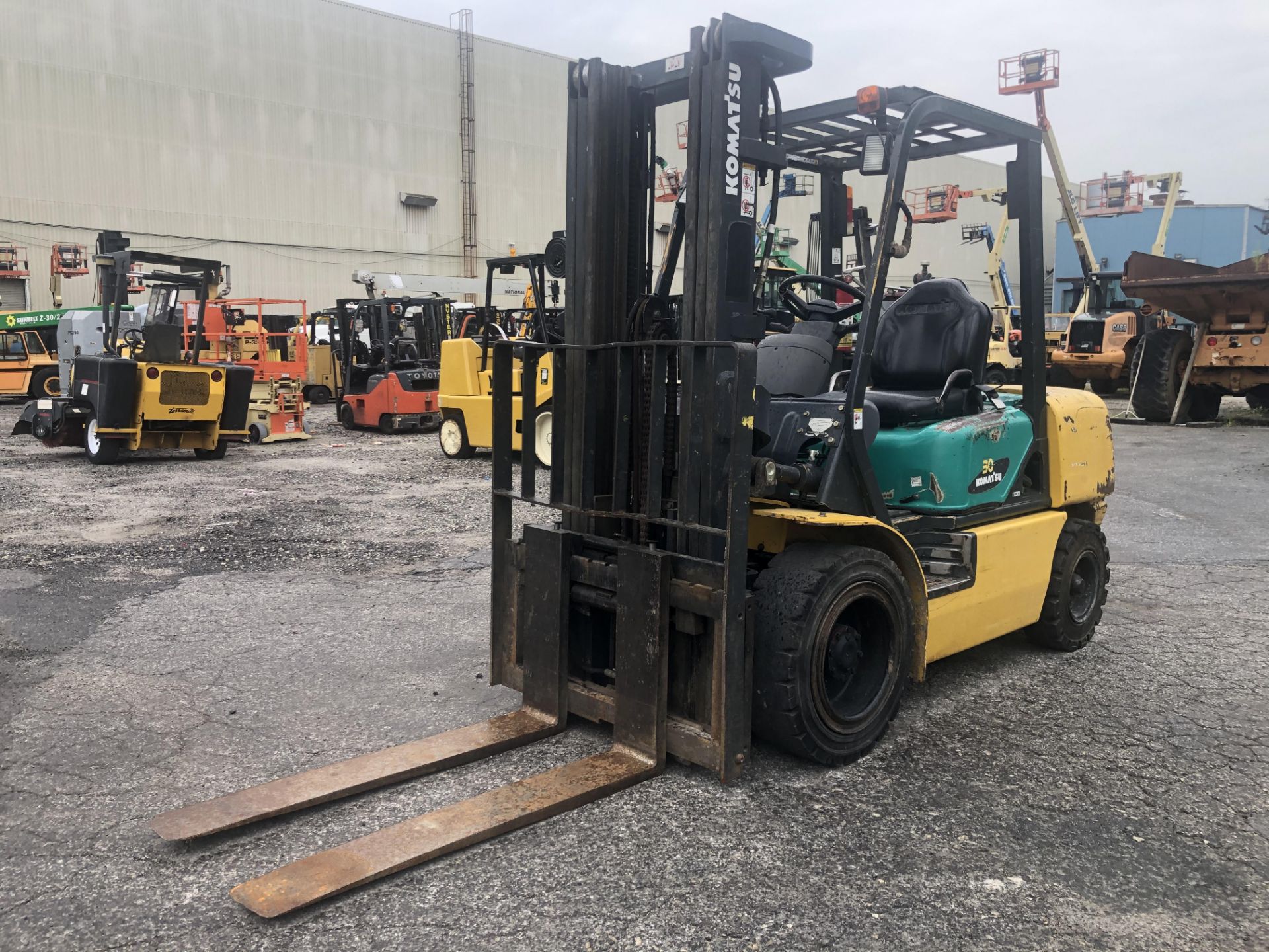 Komatsu FD30T-12 6,000 lbs Forklift - Image 5 of 12