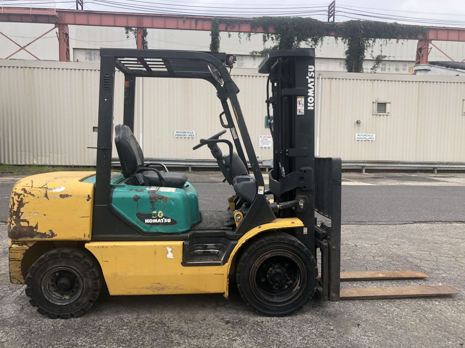 Komatsu FD30T-12 6,000 lbs Forklift