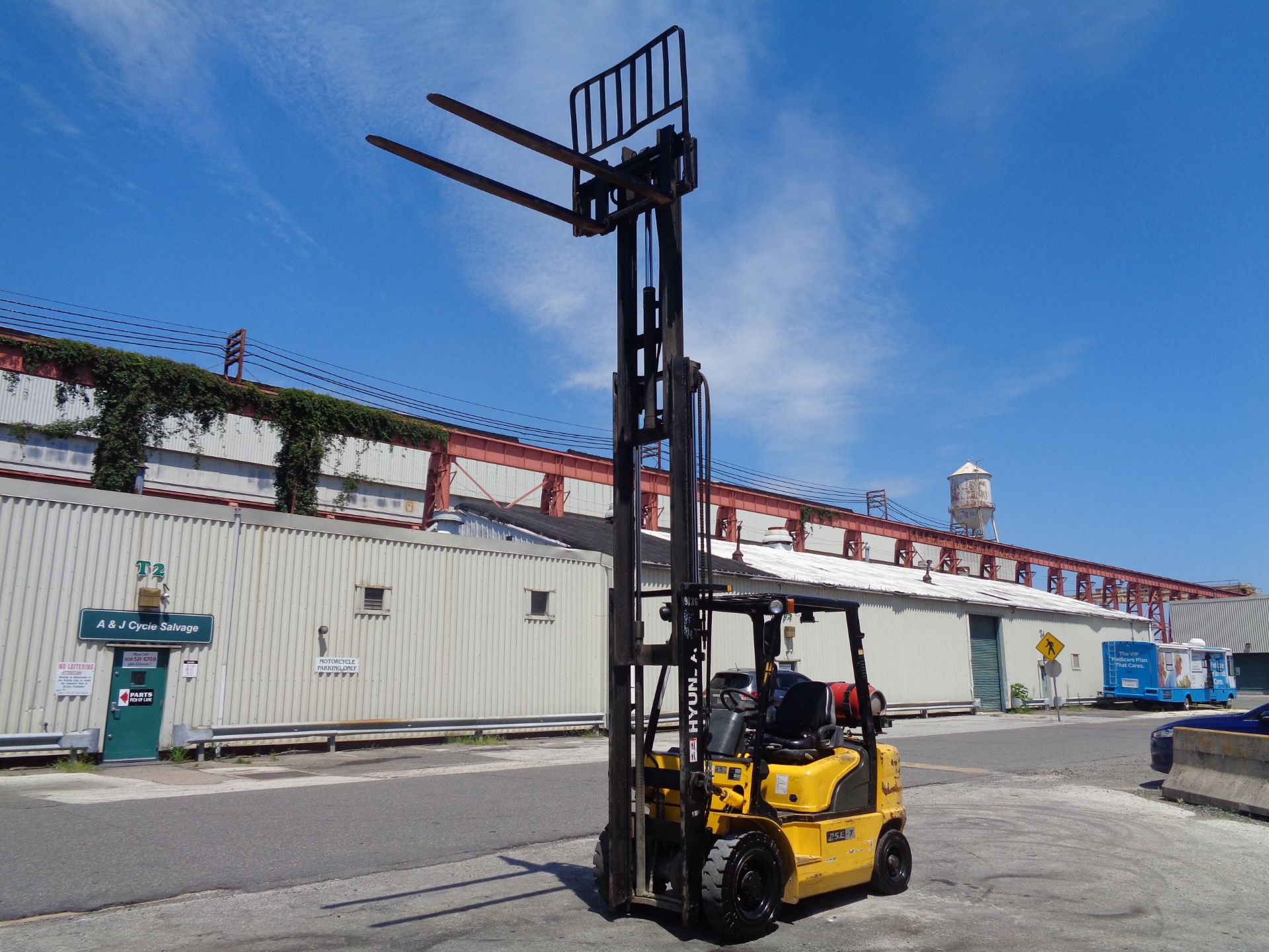 Hyundai 25L-7 5,000lb Forklift - Image 11 of 17