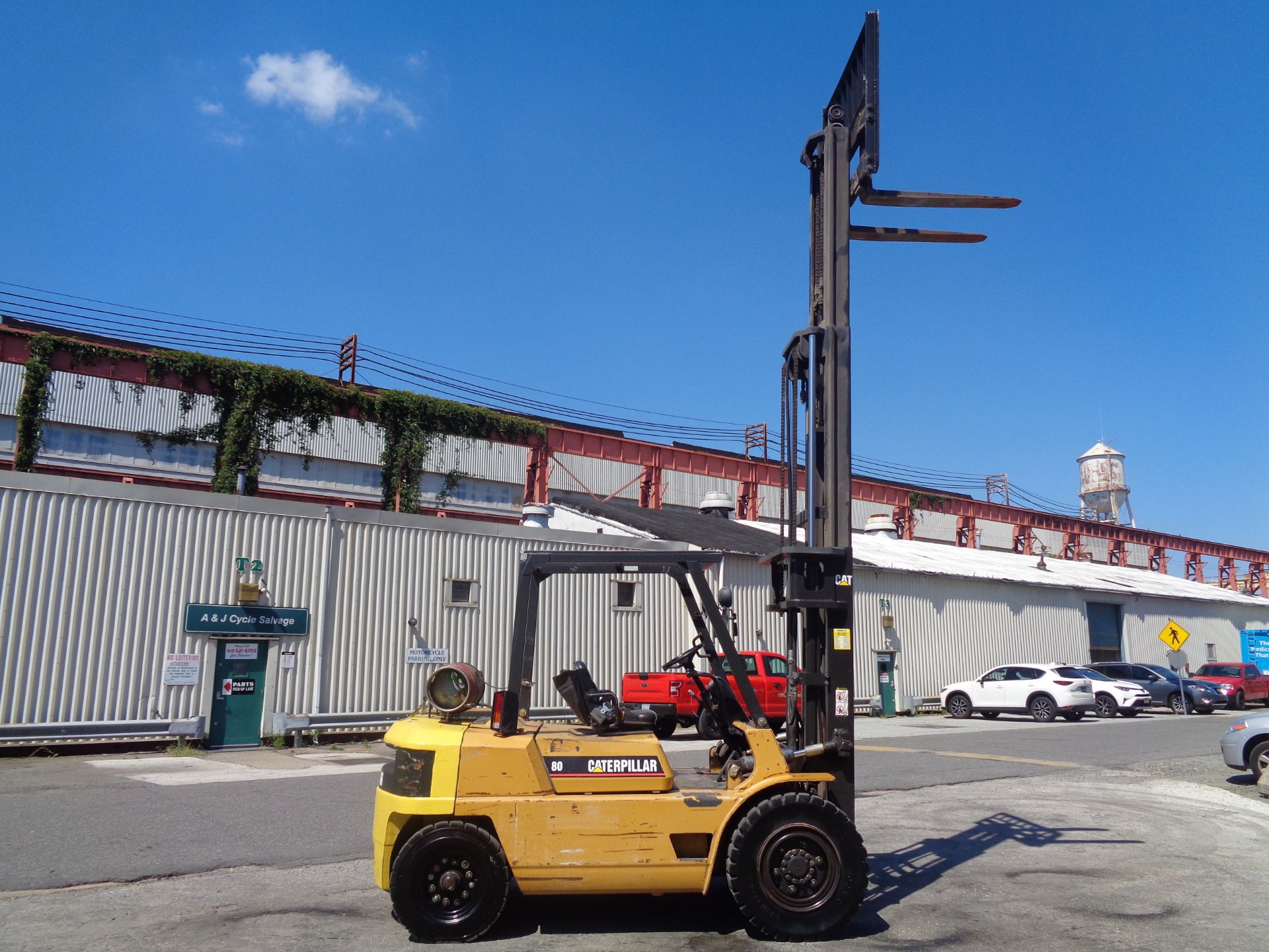 Caterpillar GP40 8,000lb Pneumatic Forklift - Image 13 of 16