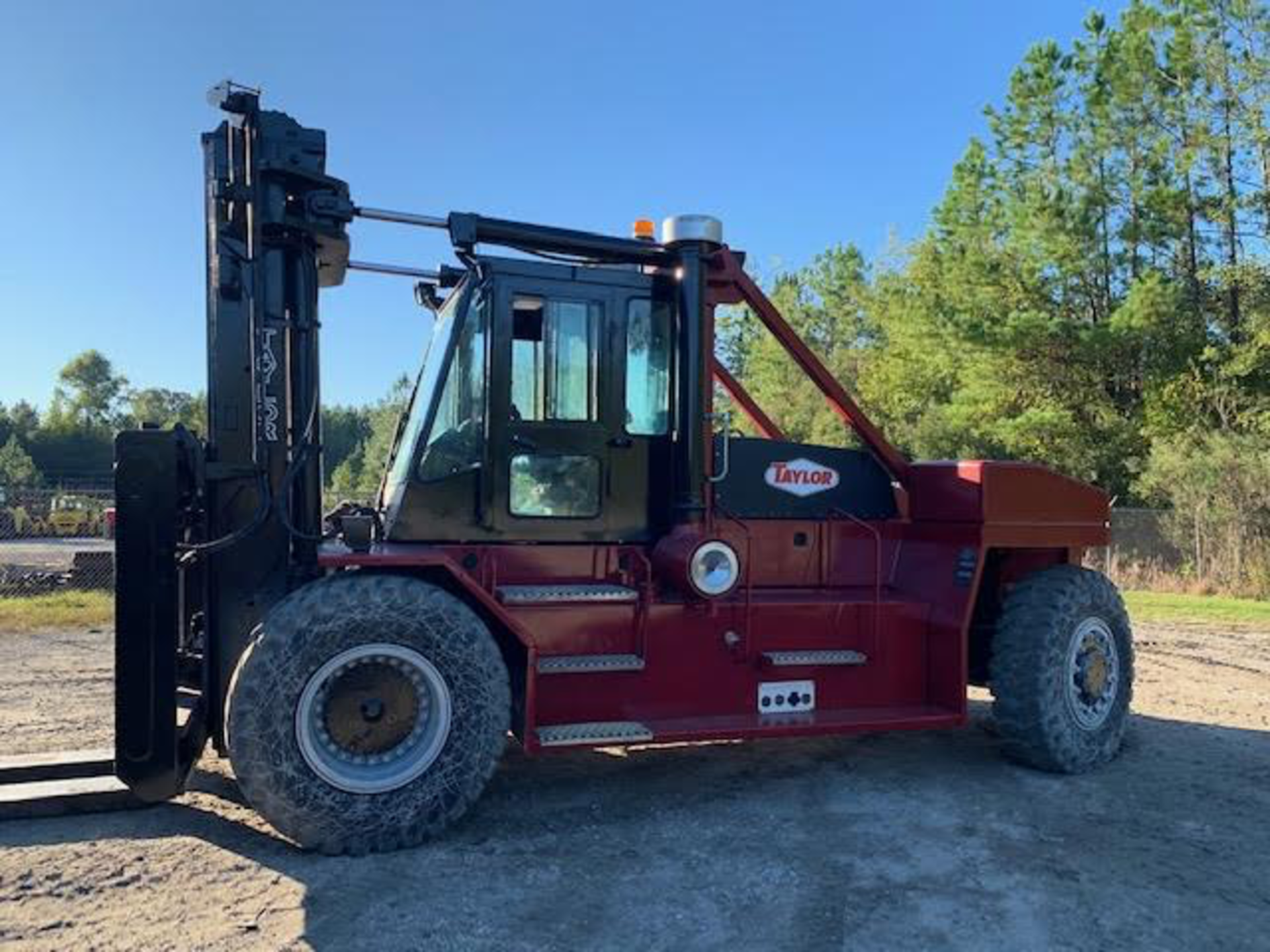 2014 Taylor TXI550 55,000lb Forklift - Image 2 of 4