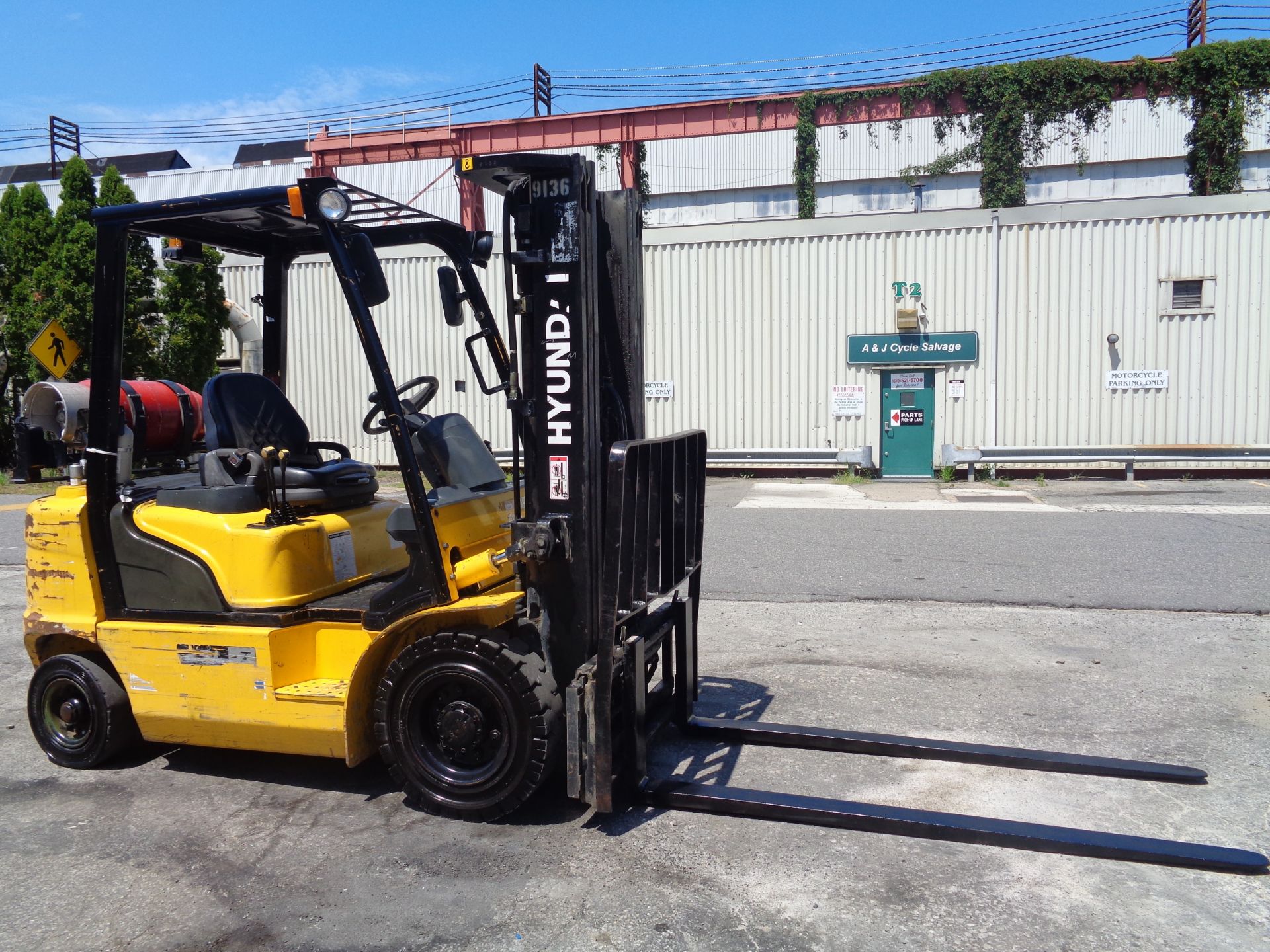 Hyundai 25L-7 5,000lb Forklift - Image 4 of 17