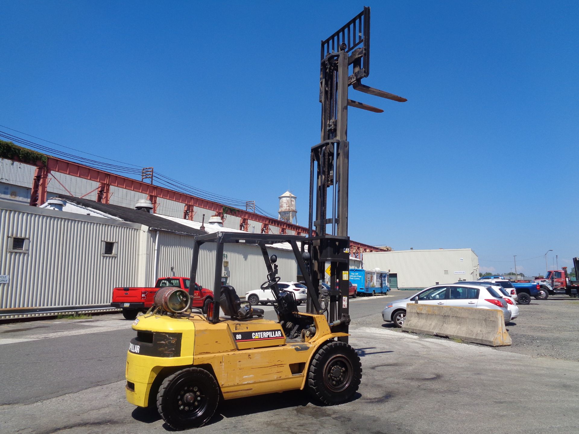 Caterpillar GP40 8,000lb Pneumatic Forklift - Image 12 of 16