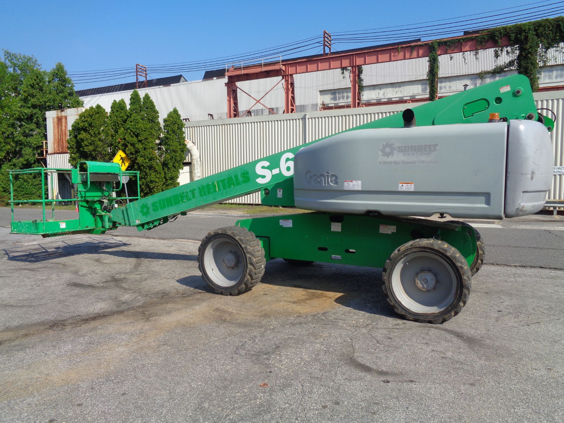 2011 Genie S60 60ft 4x4 Boom Lift - Image 6 of 17