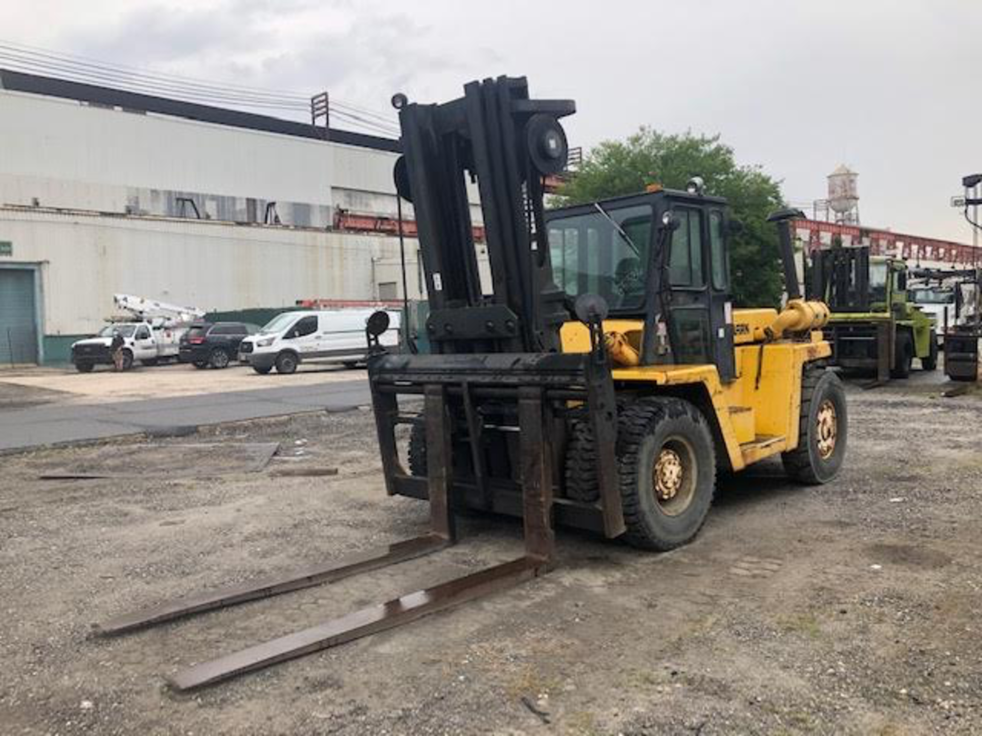 Clark 30,000lb Forklift Triple Mast - Side Shift - Fork Positioners - Image 3 of 5