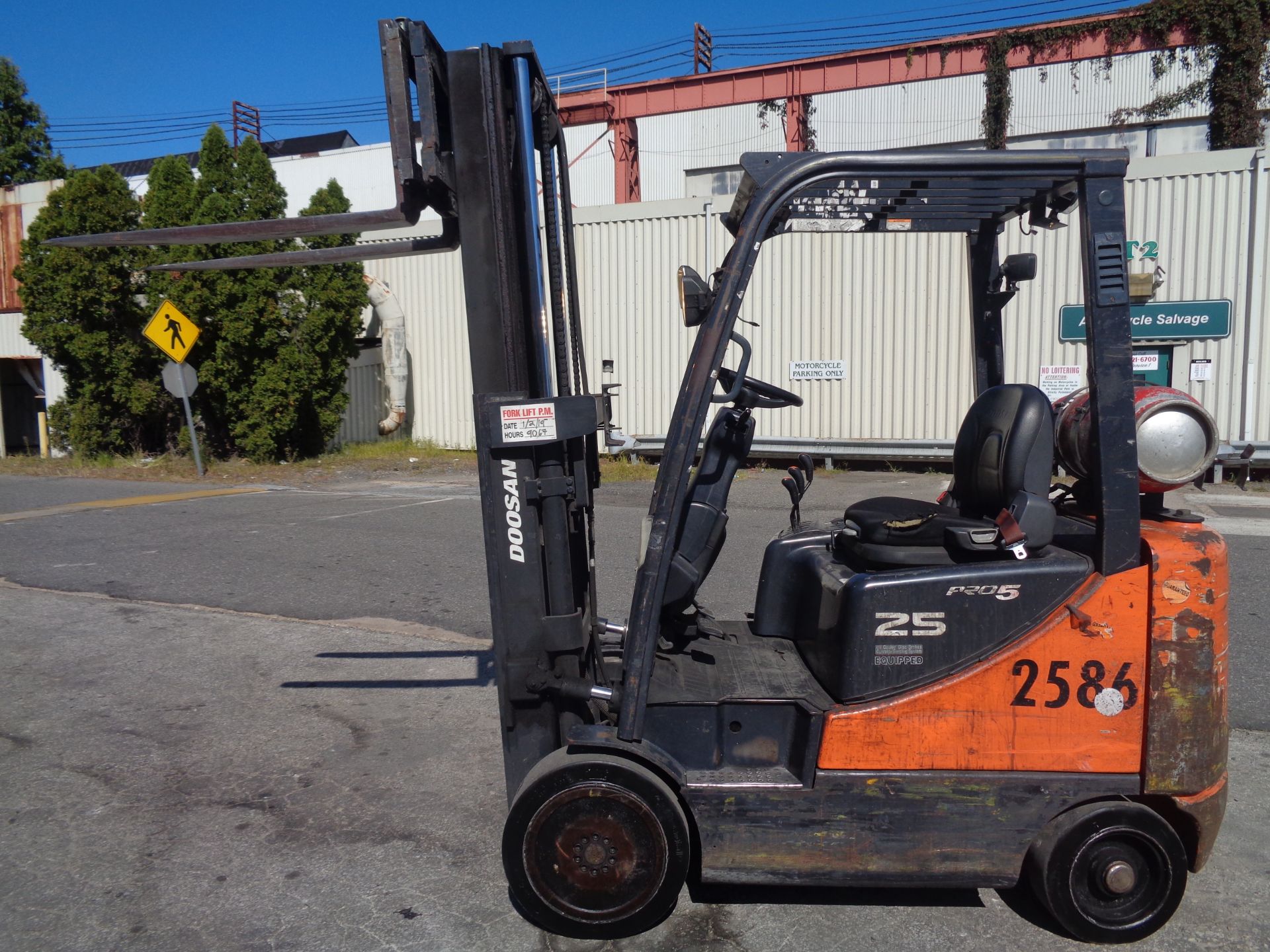 Doosan GP25P-5 3,620lb Forklift - Image 11 of 17