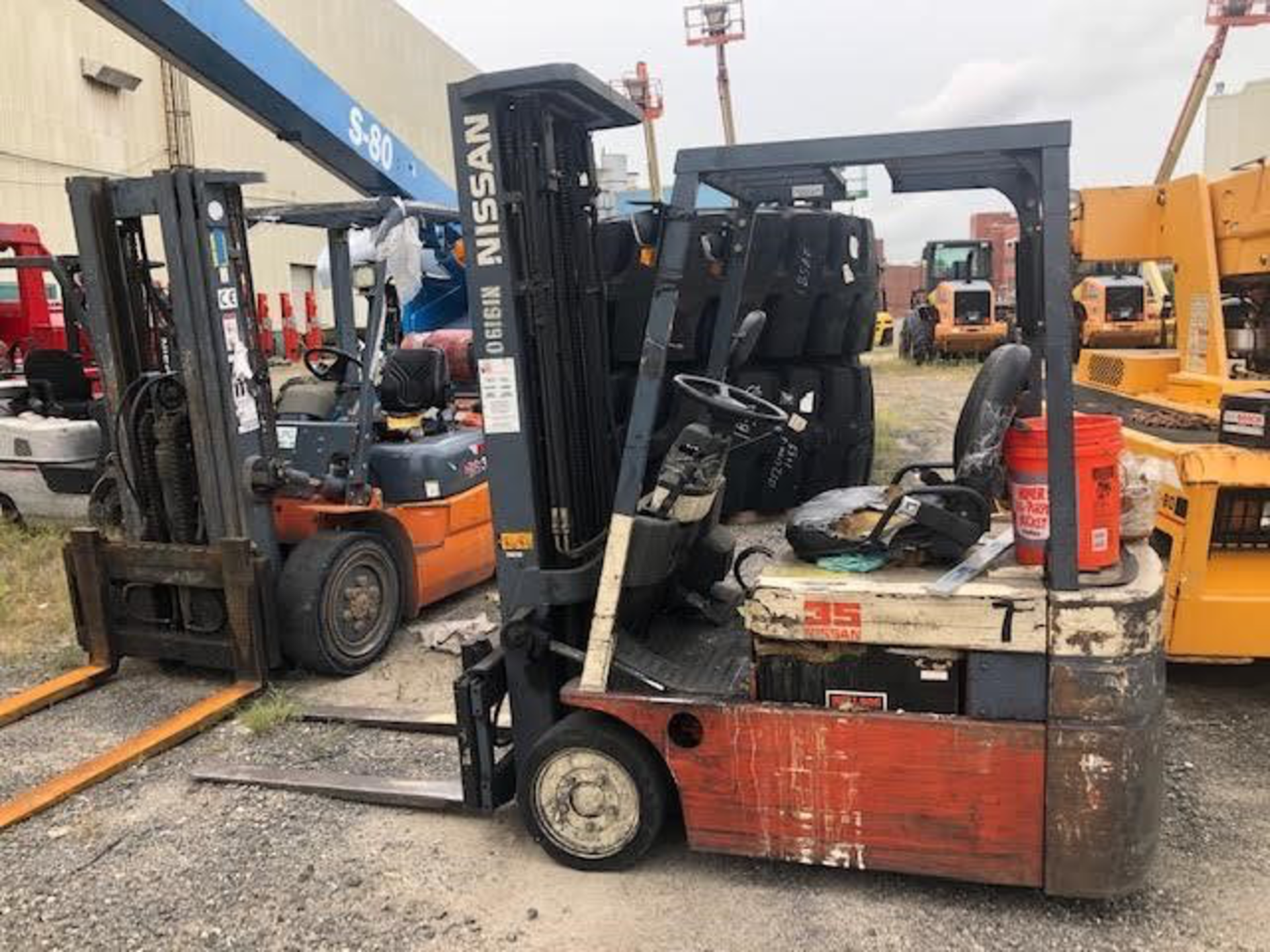 Nissan 3,500 lbs Forklift