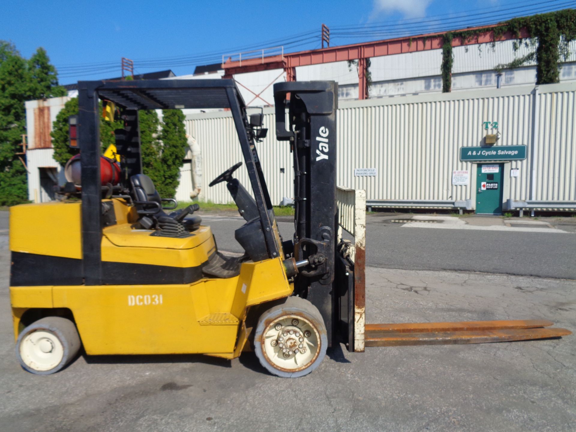 Yale GLC100MJNGAE084 10,000lb Forklift