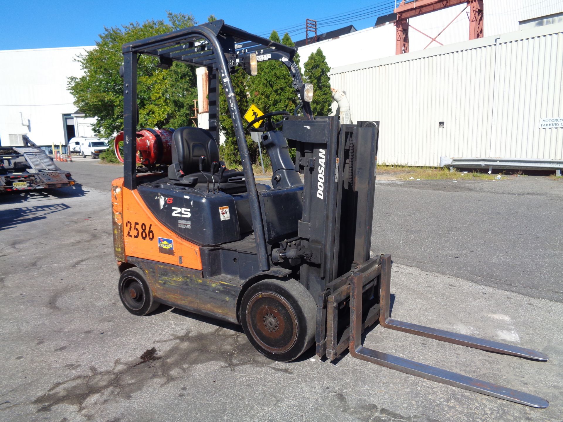 Doosan GP25P-5 3,620lb Forklift - Image 4 of 17