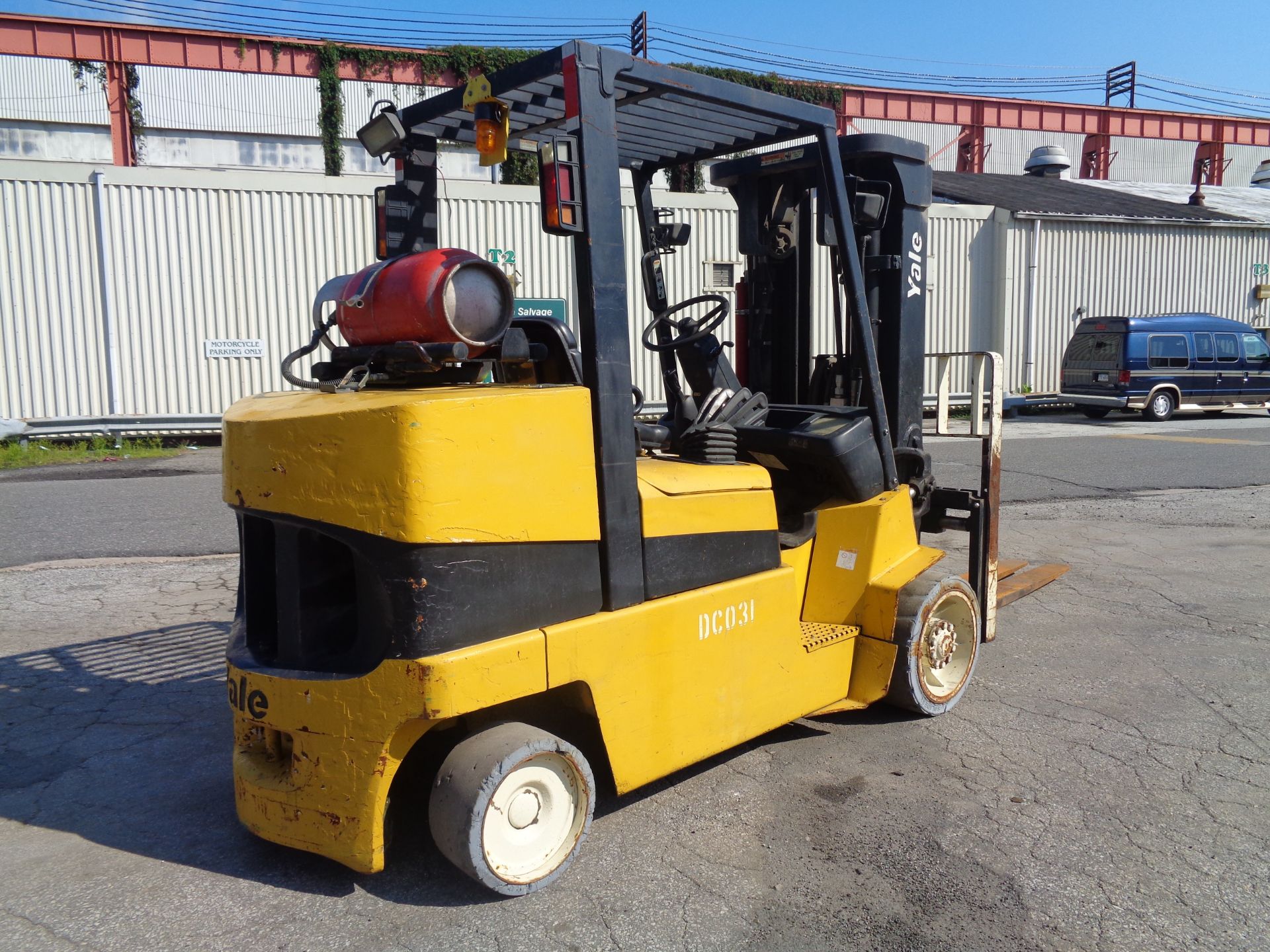 Yale GLC100MJNGAE084 10,000lb Forklift - Image 2 of 17