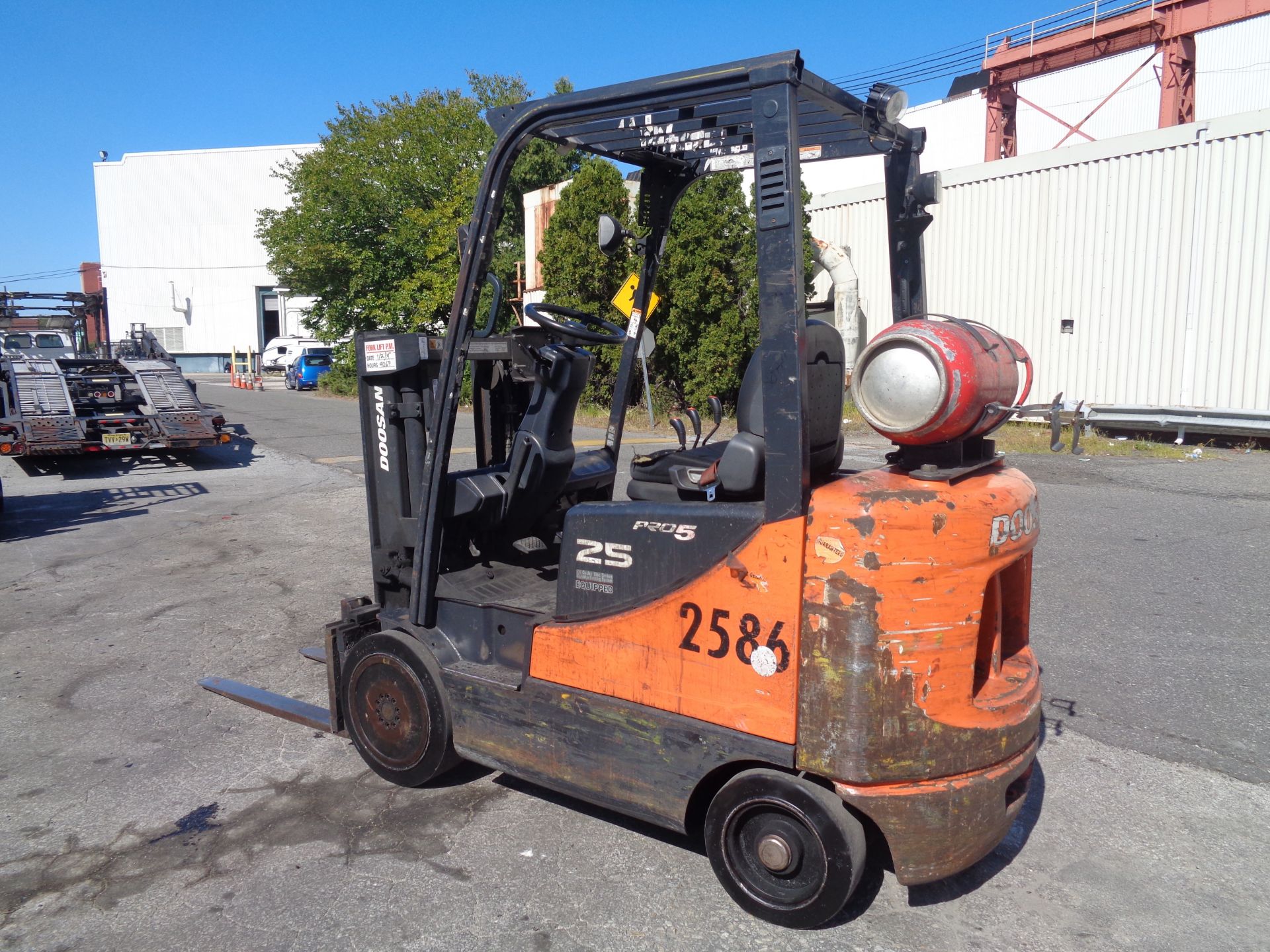 Doosan GP25P-5 3,620lb Forklift - Image 9 of 17