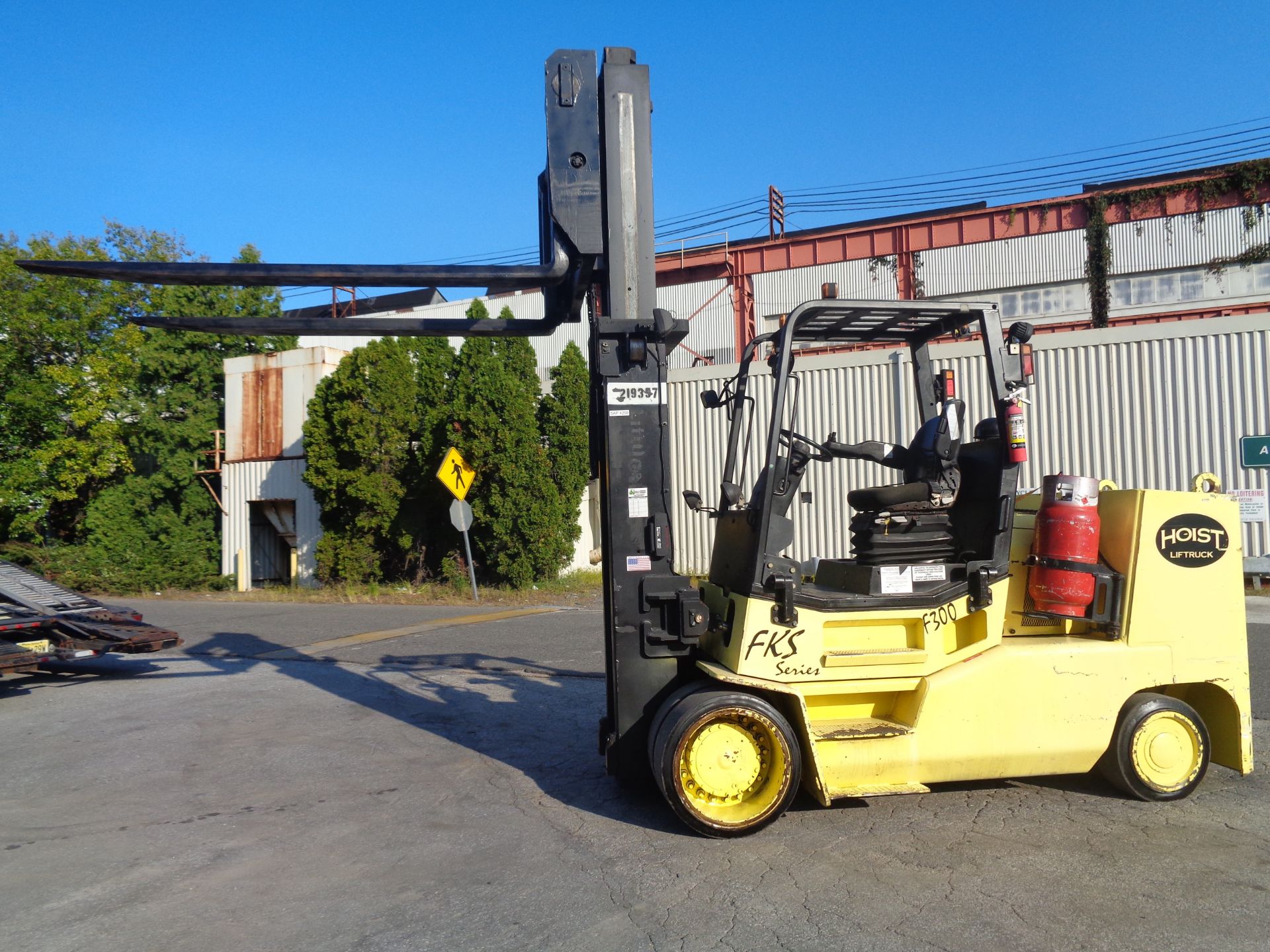 2004 Hoist F300 30,000lb Forklift - Image 14 of 19