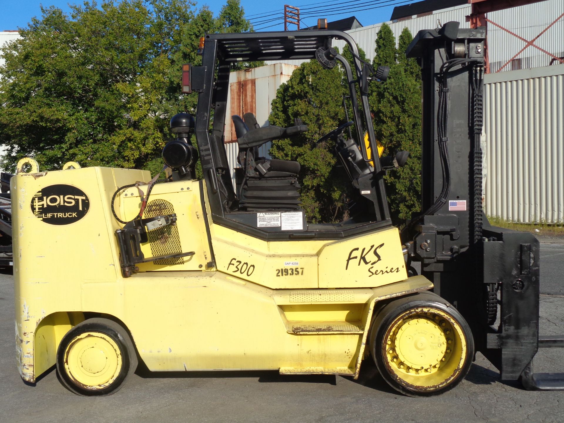 2004 Hoist F300 30,000lb Forklift - Image 2 of 19