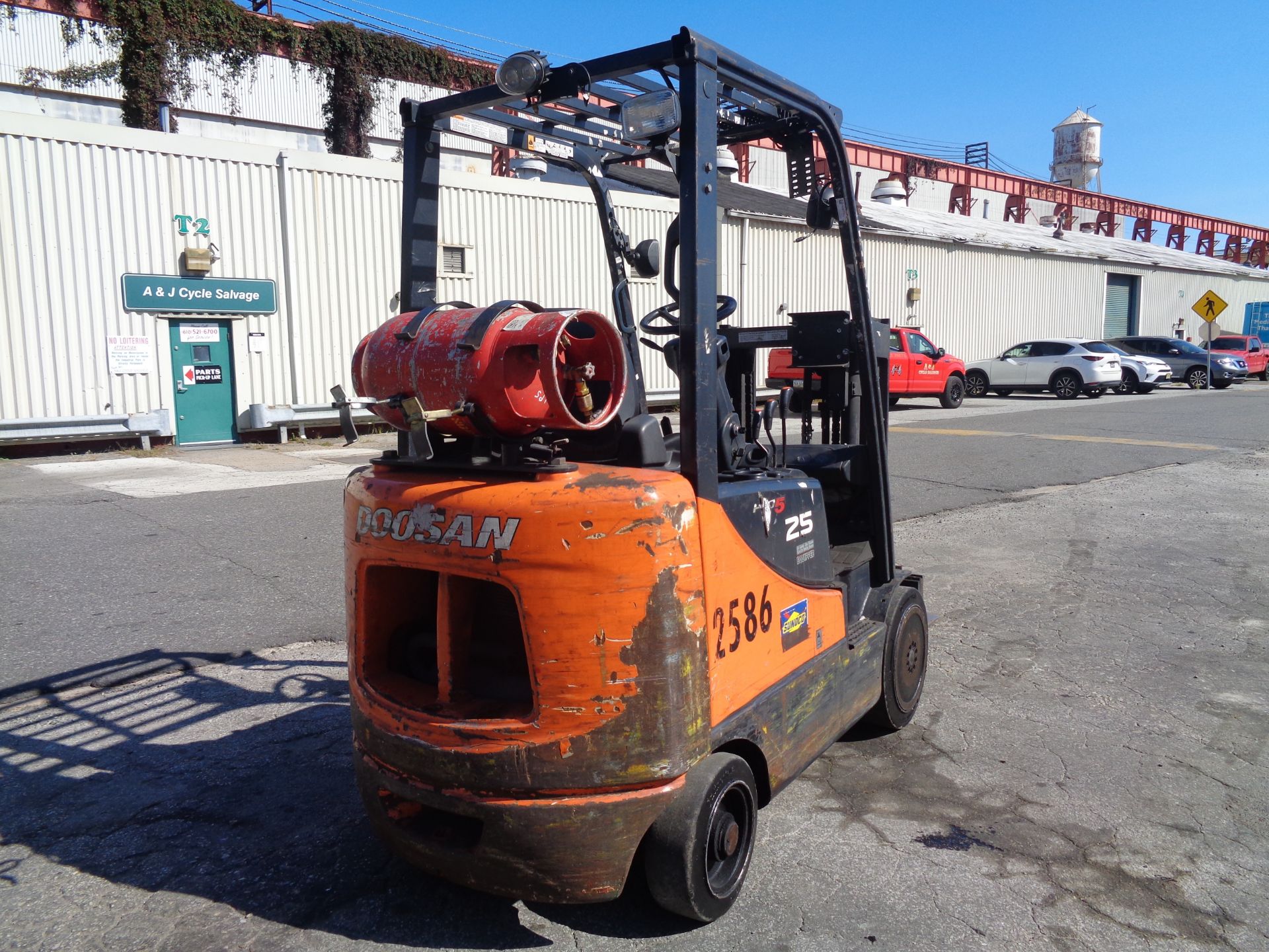 Doosan GP25P-5 3,620lb Forklift - Image 2 of 17