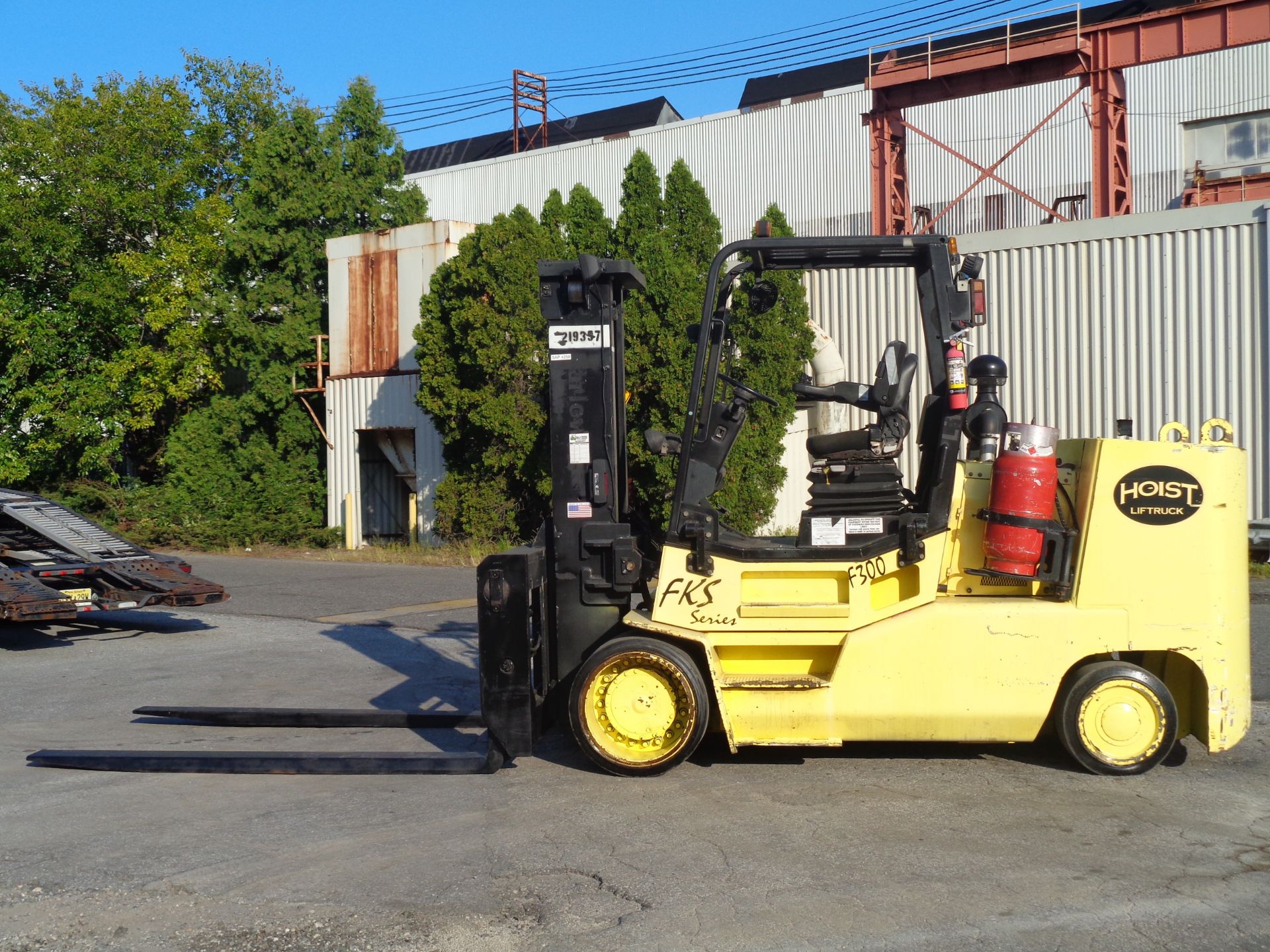 2004 Hoist F300 30,000lb Forklift - Image 7 of 19