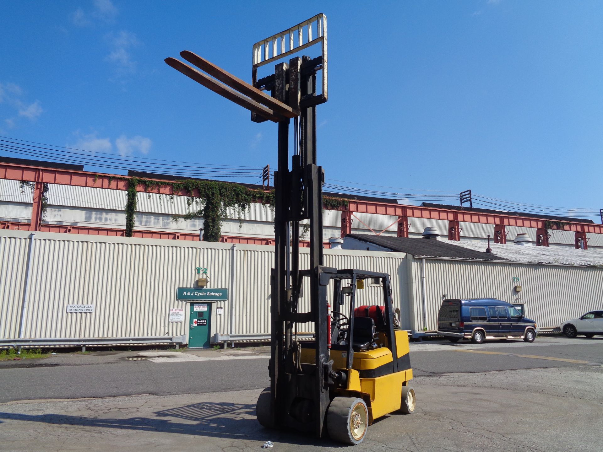 Yale GLC100MJNGAE084 10,000lb Forklift - Image 11 of 17