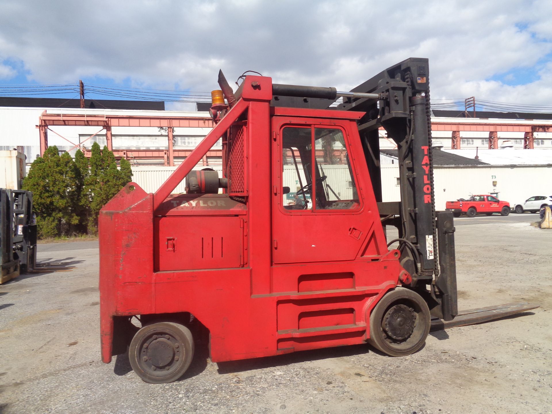 Taylor TC0-200S-02 24,000 lbs forklift - Image 2 of 10