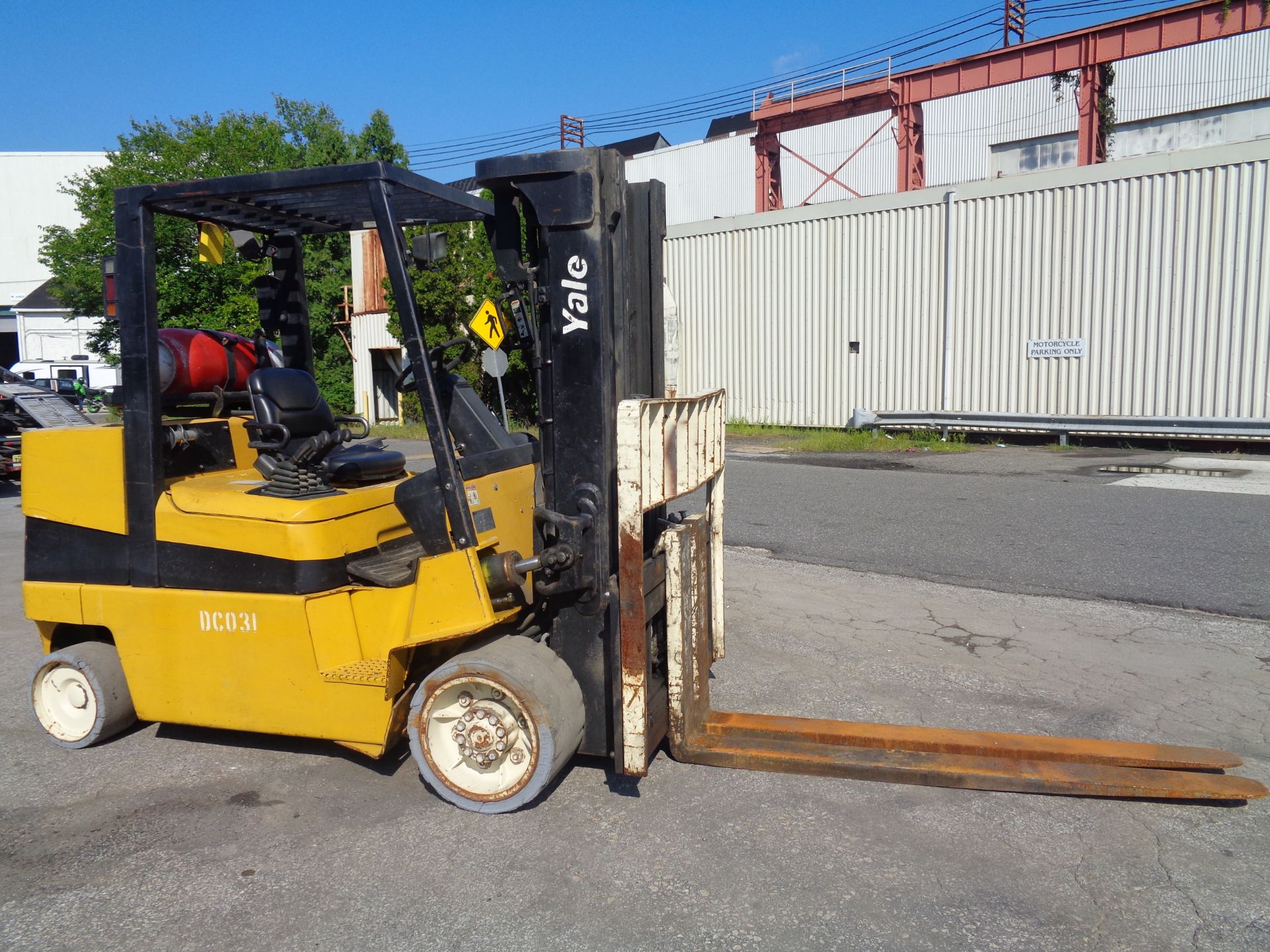 Yale GLC100MJNGAE084 10,000lb Forklift - Image 4 of 17