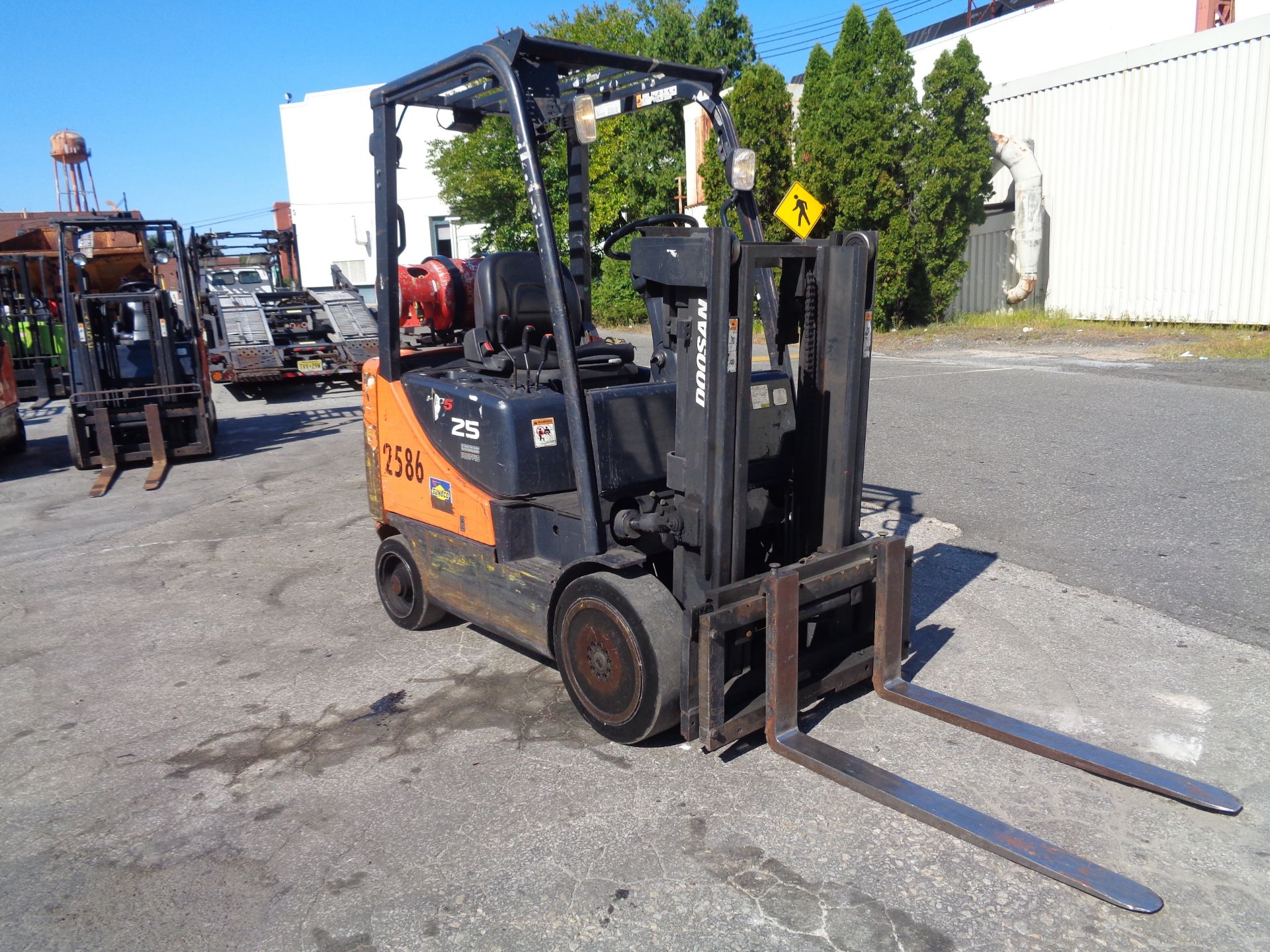 Doosan GP25P-5 3,620lb Forklift - Image 5 of 17