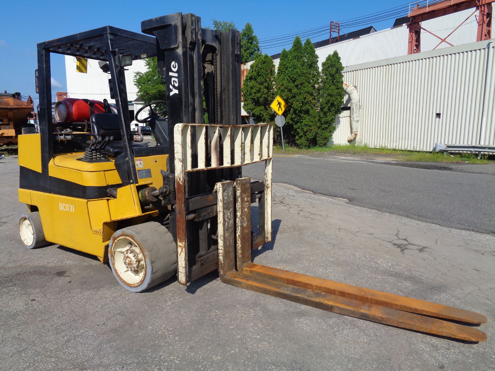 Yale GLC100MJNGAE084 10,000lb Forklift - Image 5 of 17