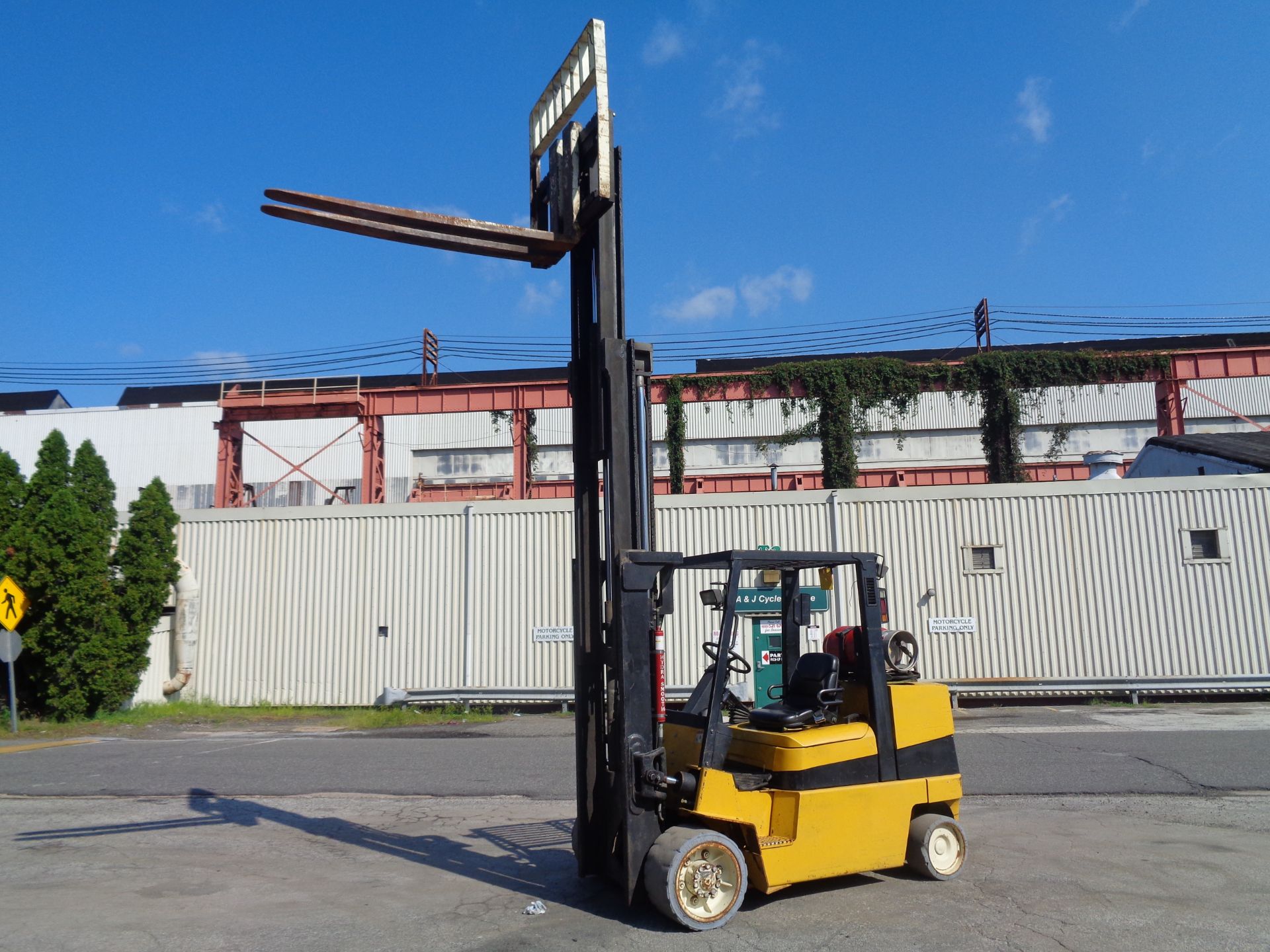 Yale GLC100MJNGAE084 10,000lb Forklift - Image 12 of 17