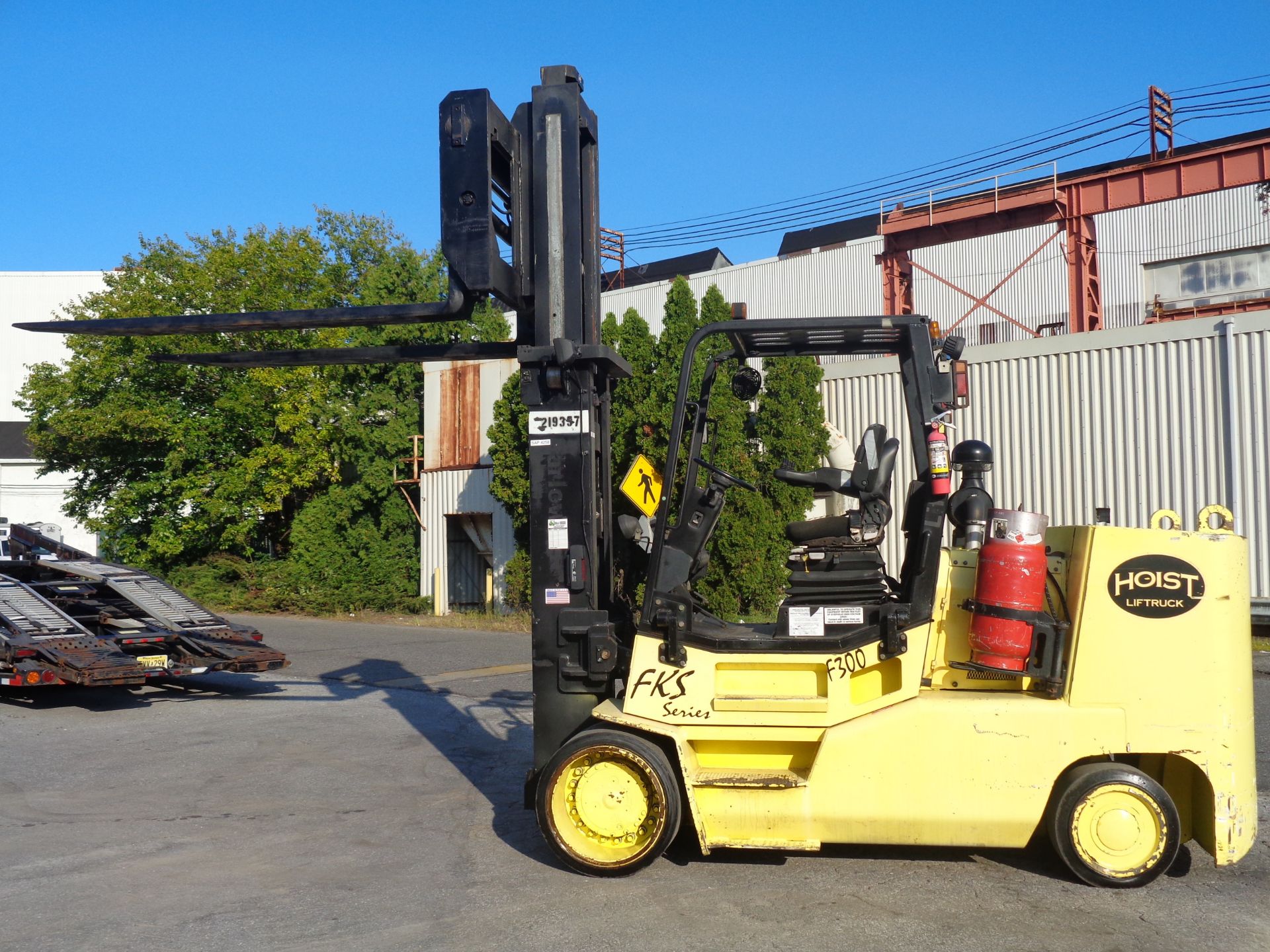 2004 Hoist F300 30,000lb Forklift - Image 15 of 19