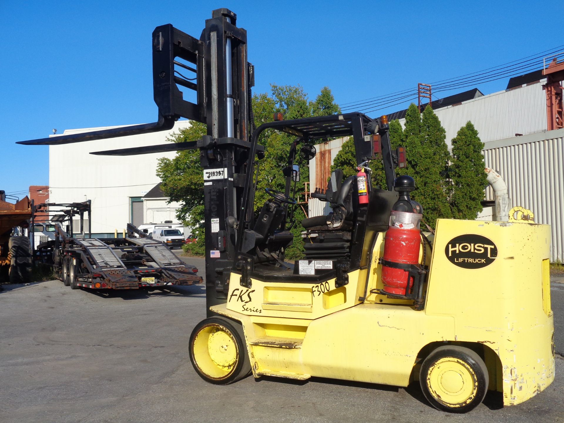 2004 Hoist F300 30,000lb Forklift - Image 16 of 19