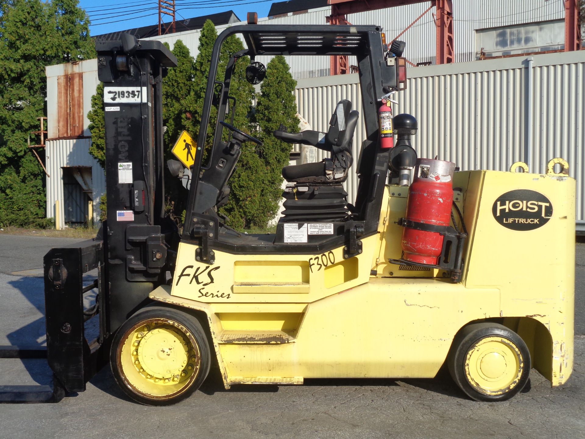 2004 Hoist F300 30,000lb Forklift - Image 8 of 19