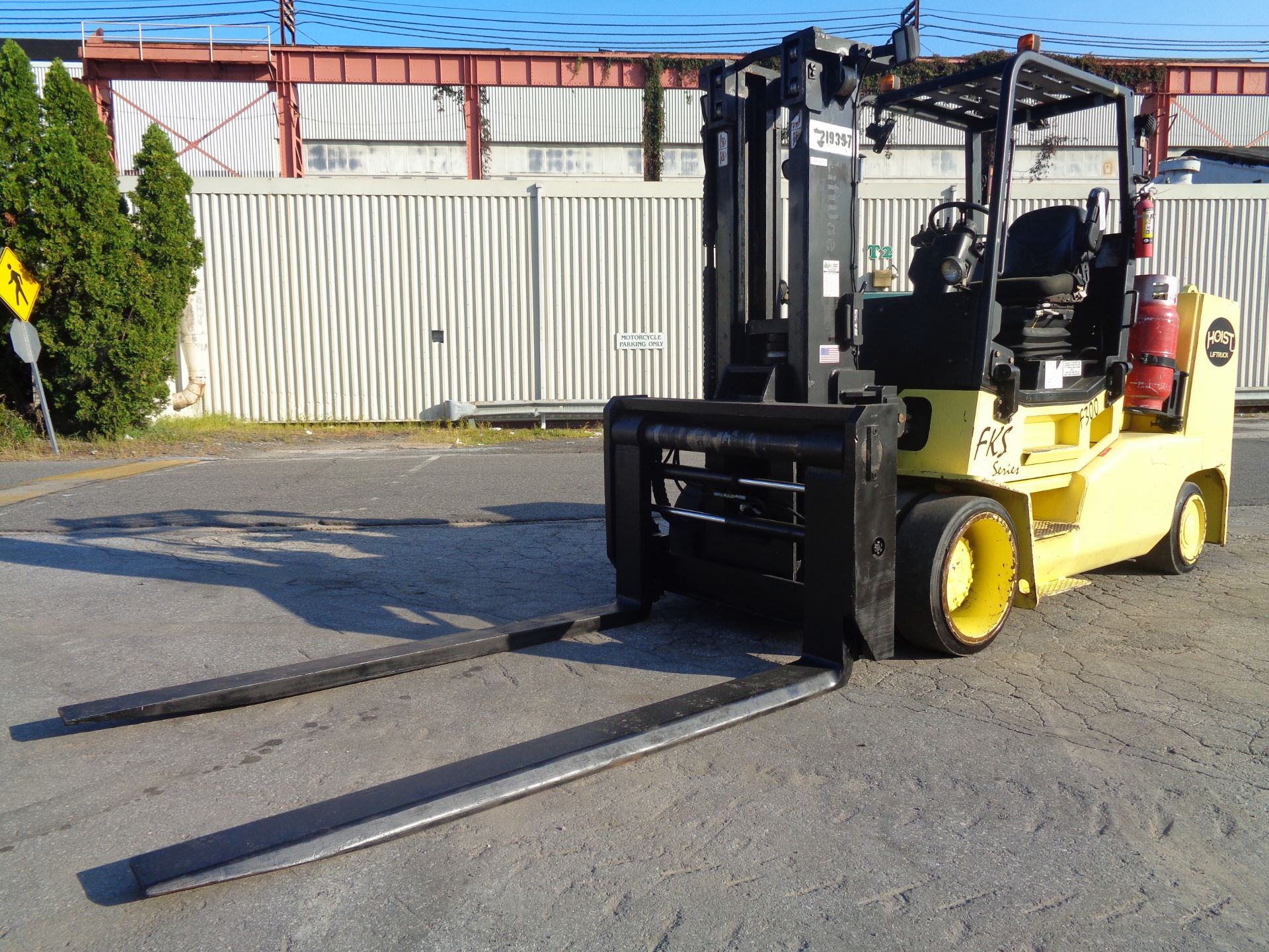 2004 Hoist F300 30,000lb Forklift - Image 9 of 19