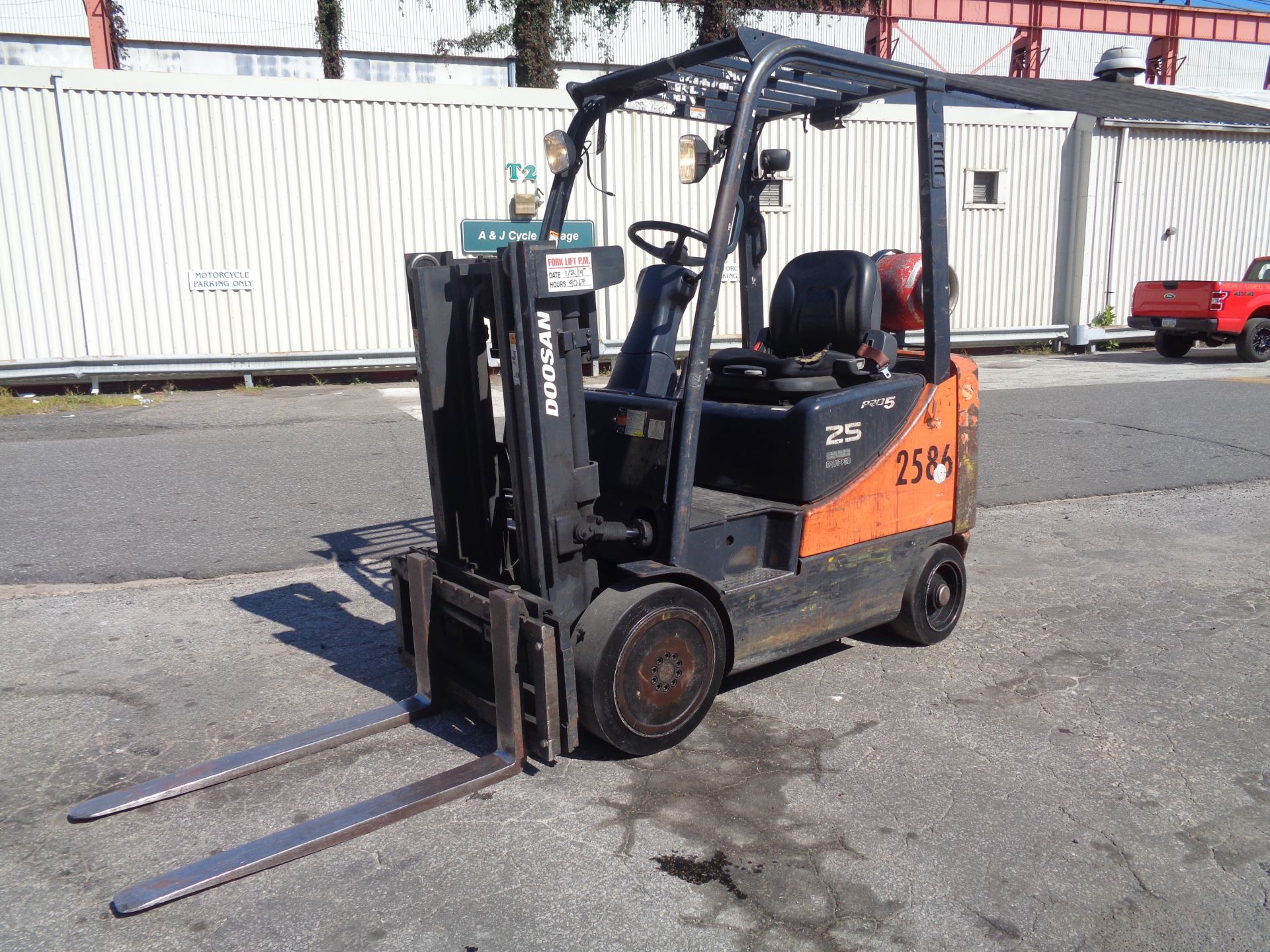 Doosan GP25P-5 3,620lb Forklift - Image 8 of 17