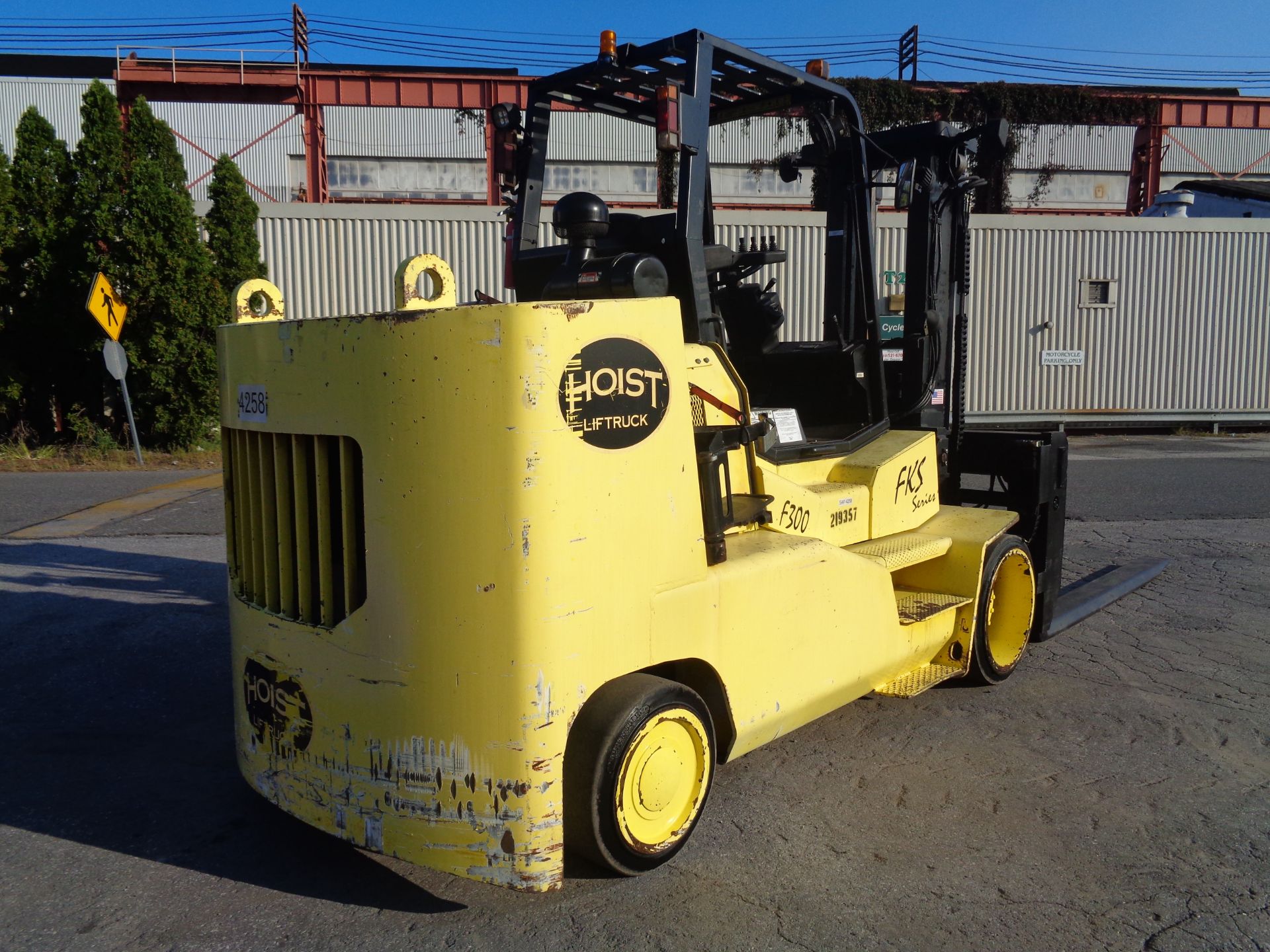 2004 Hoist F300 30,000lb Forklift - Image 3 of 19