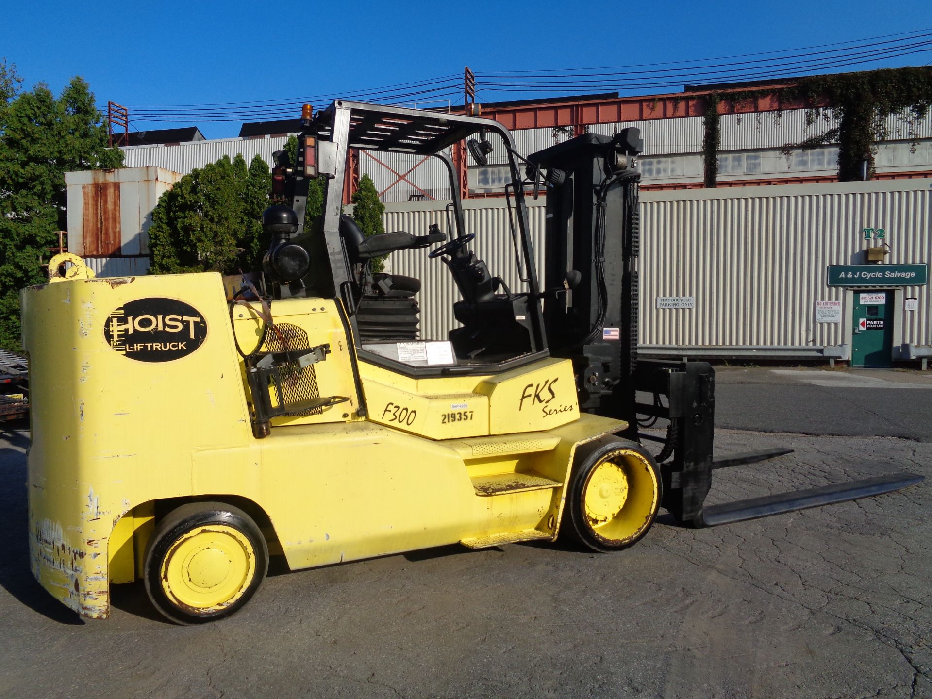 2004 Hoist F300 30,000lb Forklift - Image 4 of 19