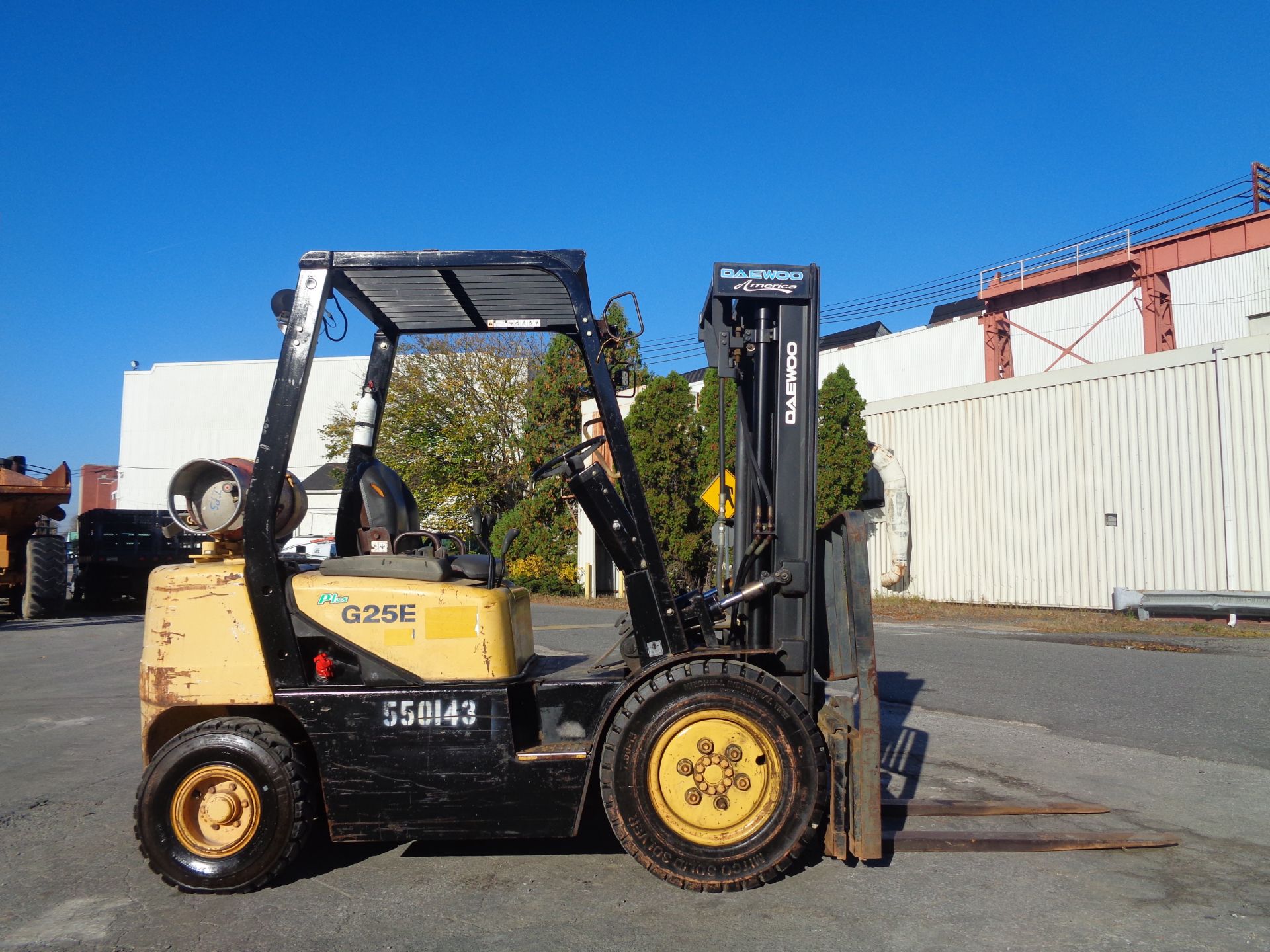 Daewoo G25E-3 5,000lb Forklift - Image 6 of 16