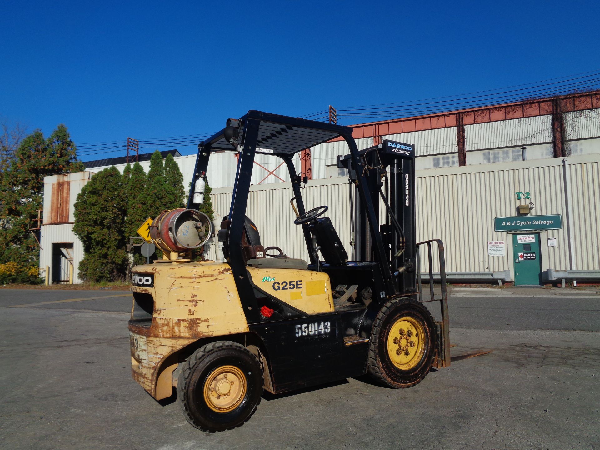 Daewoo G25E-3 5,000lb Forklift - Image 8 of 16