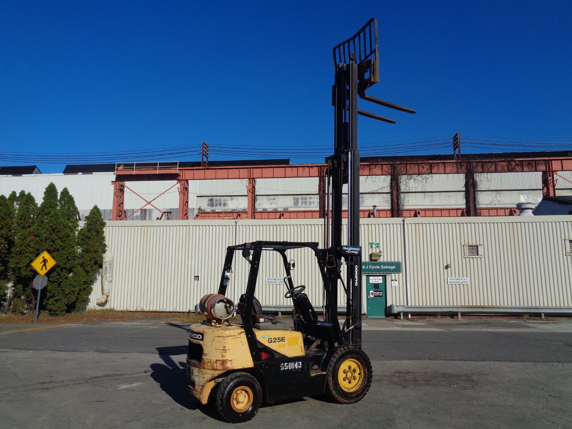 Daewoo G25E-3 5,000lb Forklift - Image 12 of 16