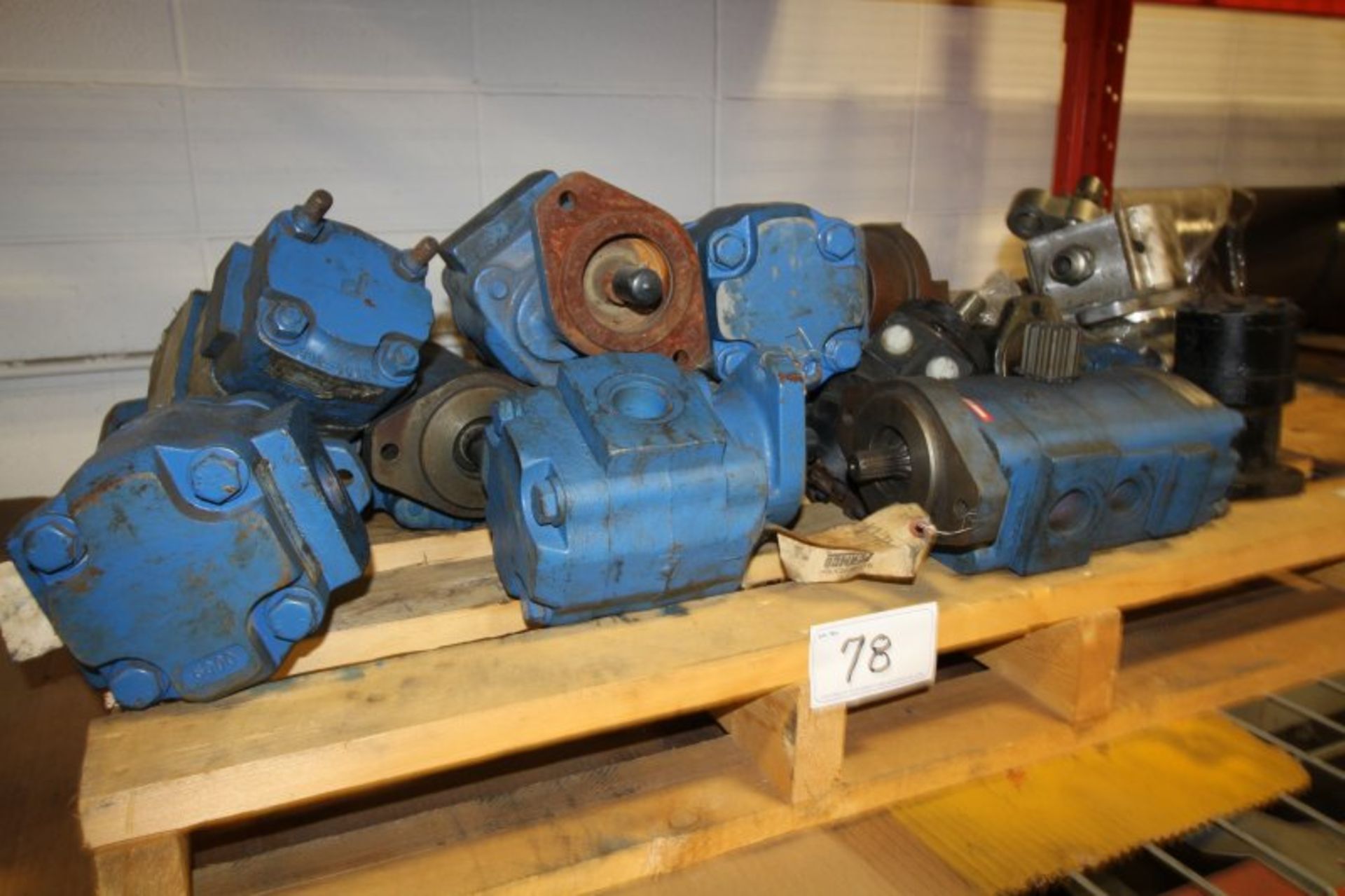 PALLET OF HYDRAULIC MOTORS