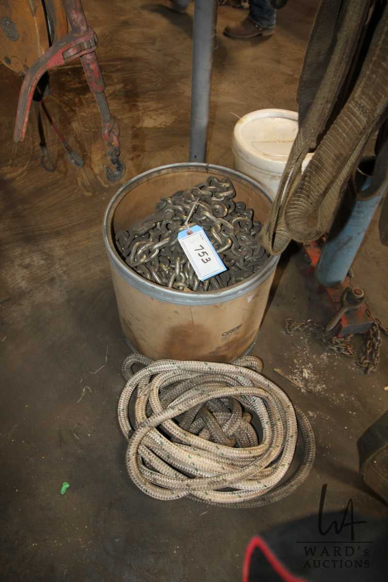 PAIL OF MISC CHAIN & ROPE