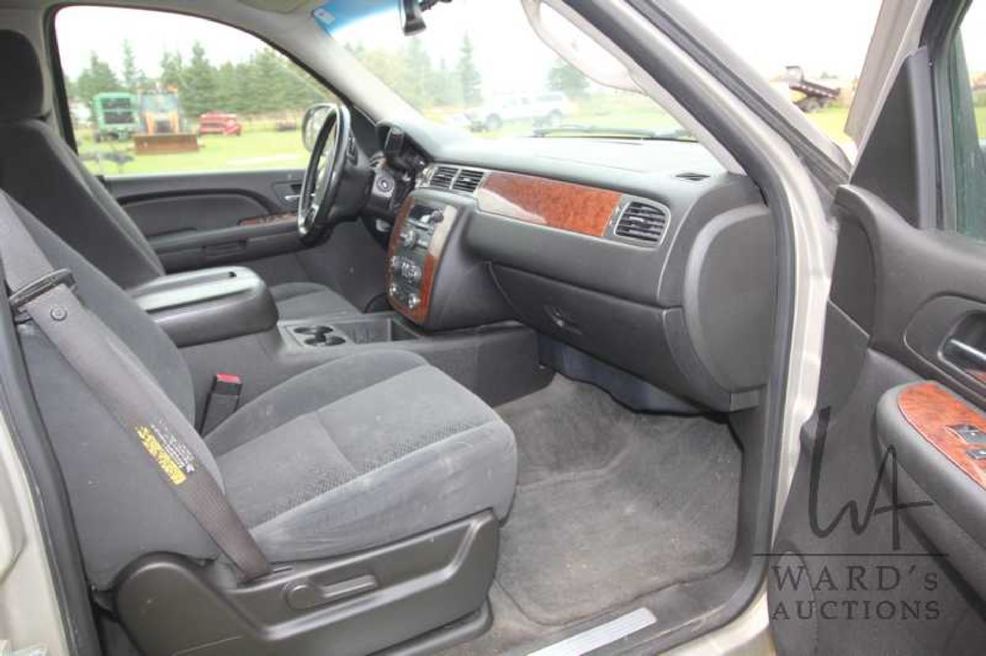 2007 CHEV SUBURBAN, MOD LT, 7 PASS,VORTEX ENGINE, 4X4 ENG. HRS 4283, 307581KM, S/N 1GNFK16327J167886 - Image 8 of 10