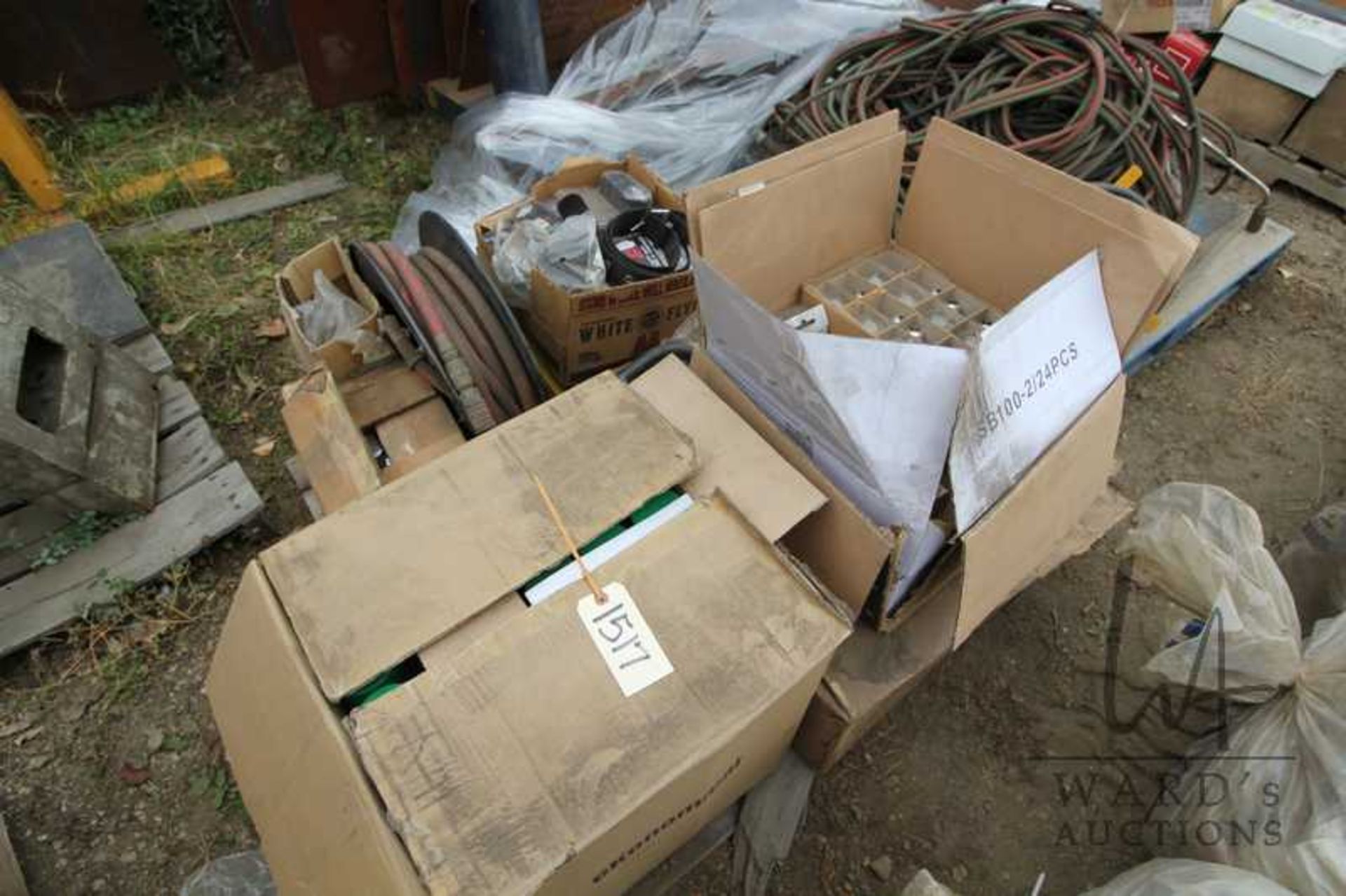 PALLET OF LIGHT BULBS, ANTISPATTER SPRAY, AIRHOSE, LEVELS, OUTDOOR LIGHTS, FLARE KIT, MISC