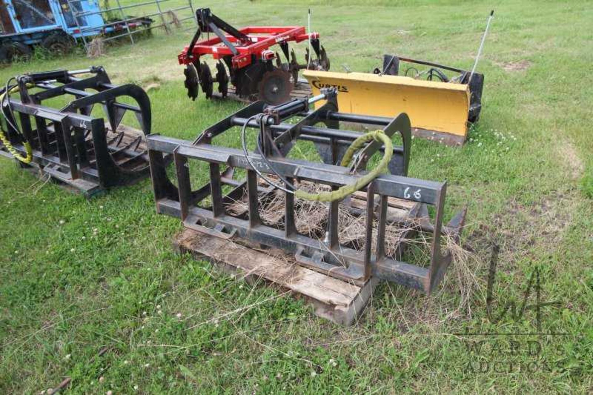 SKIDSTEER GRAPPLE ATTACHMENT