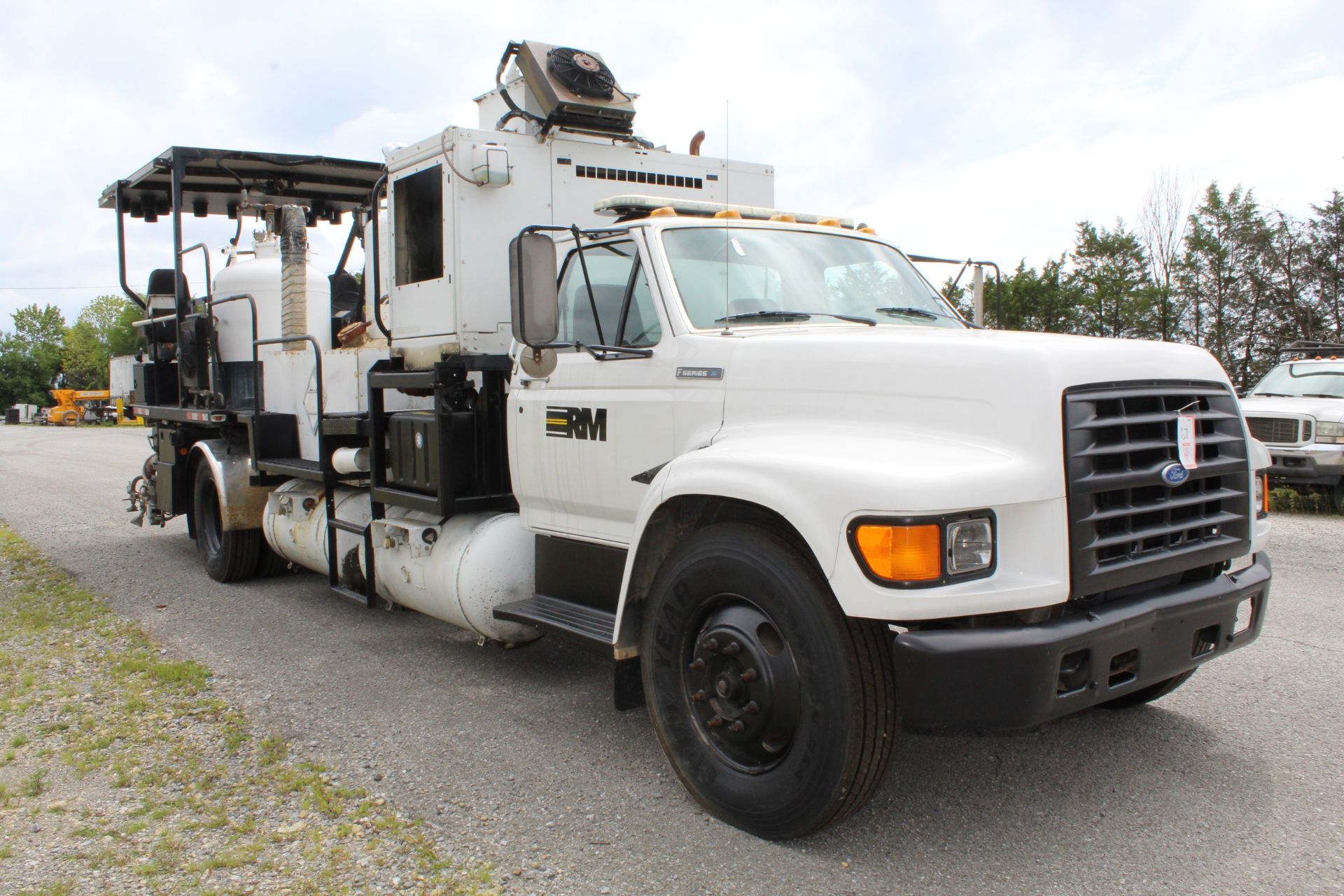 2004 MRL 4000 PT Paint Striper, s/n 04404 mounted on 1995 Ford F800 VIN 1FDWF80C1SVA44334 14 DAY - Image 2 of 7
