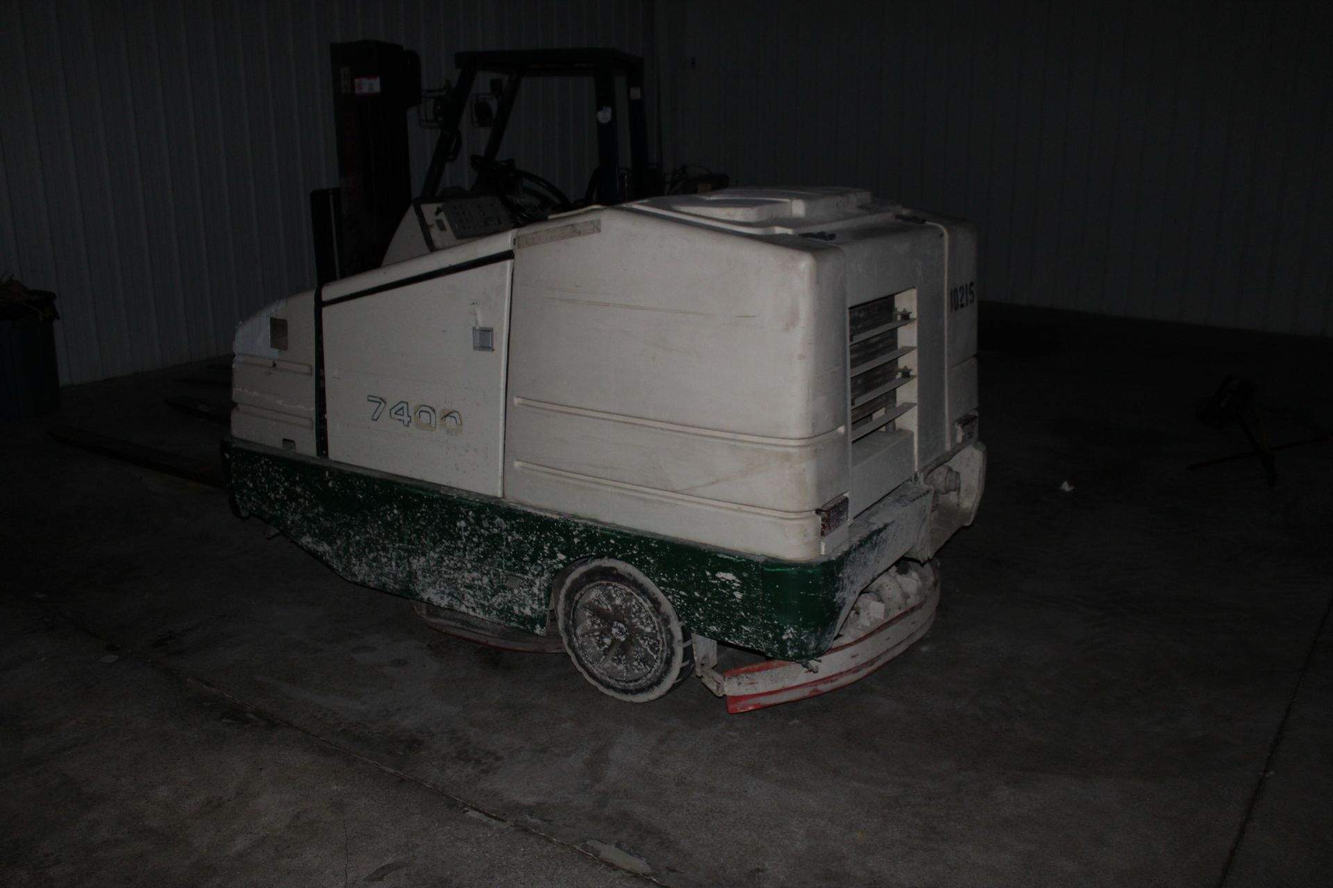 Tennant 7400 Scrubber - Image 2 of 2