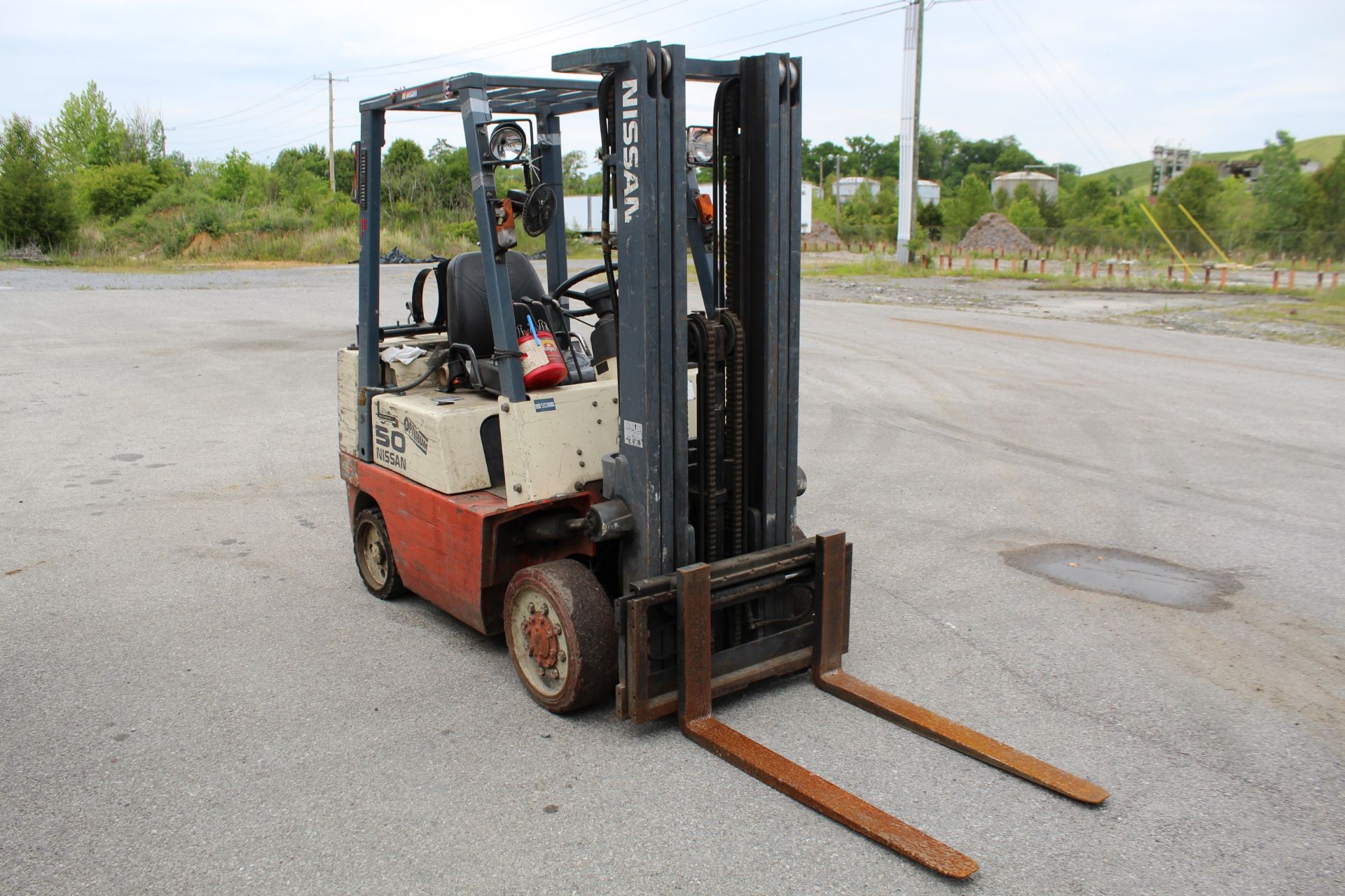 Nissan Forklift, Model CPJ02A25PV, LP Gas, Solid Tired, 5000lb, 187" Lift s/n CPJ02-9P5129 NOTE: LP