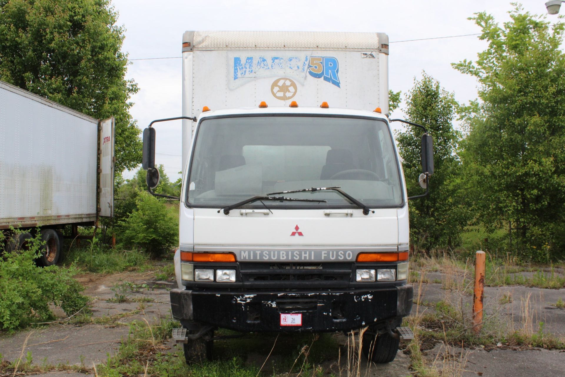 2001 Mitsubishi Fuso , 24' Box Truck w/ Lift Gate, Diesel, 5 Speed, 344,274 Miles NO TITLE EVER